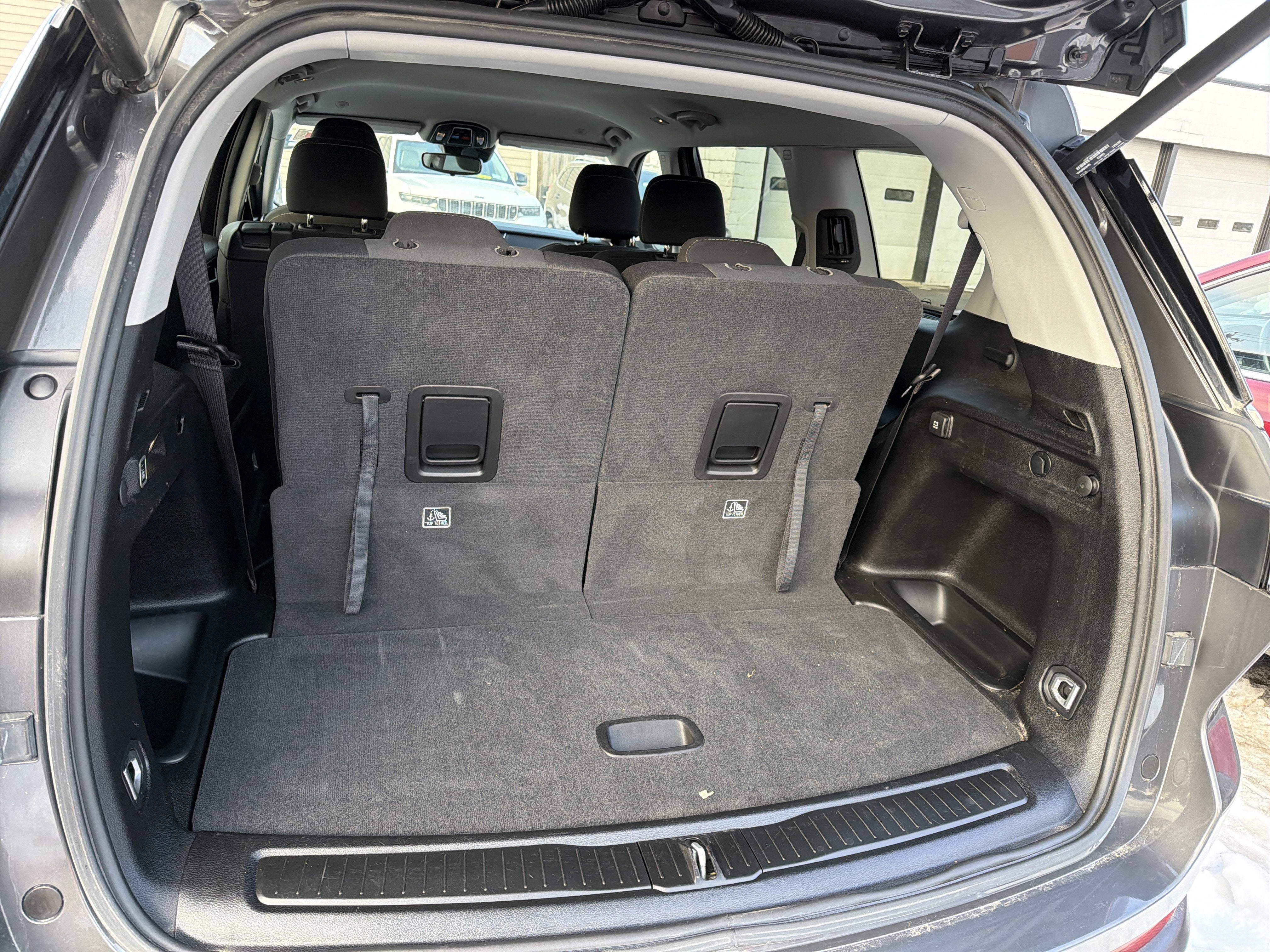 2022 Jeep Grand Cherokee L Laredo