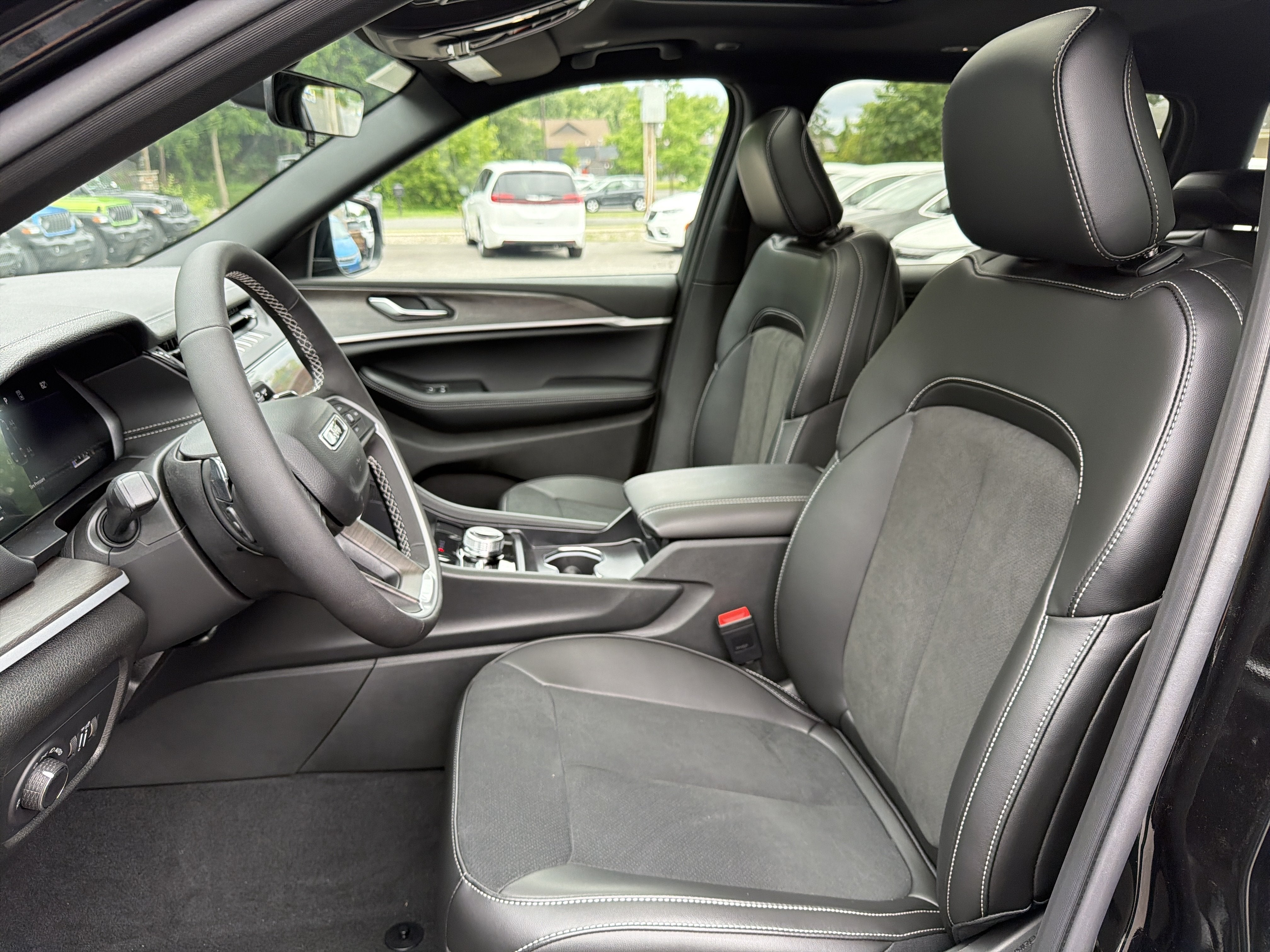2026 Jeep Grand Cherokee L Laredo Altitude