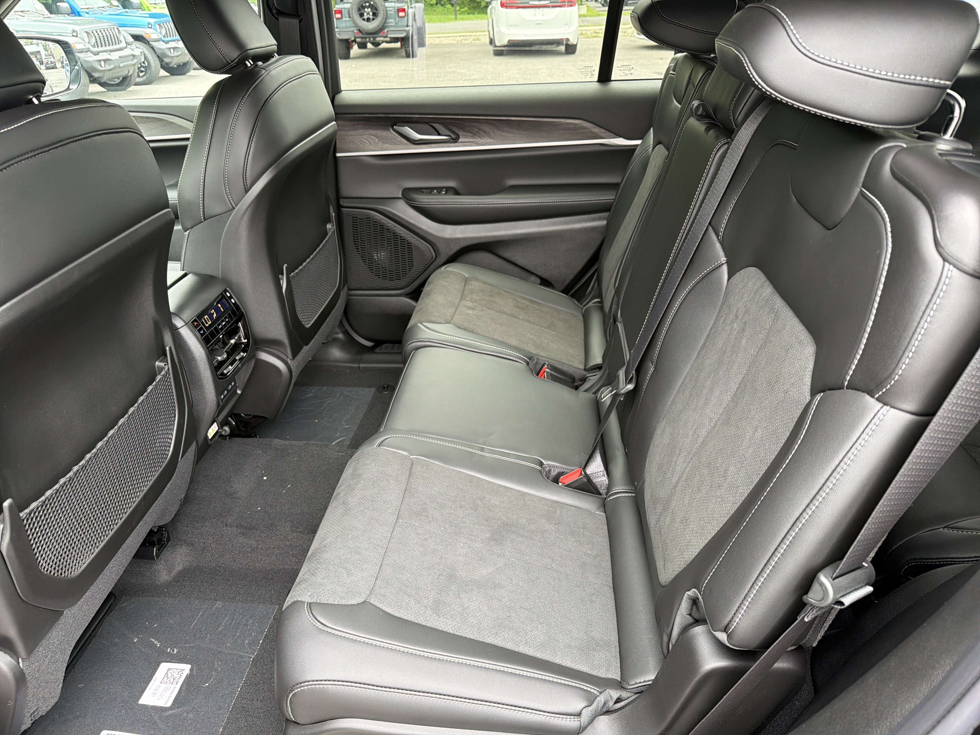 2026 Jeep Grand Cherokee L Laredo Altitude