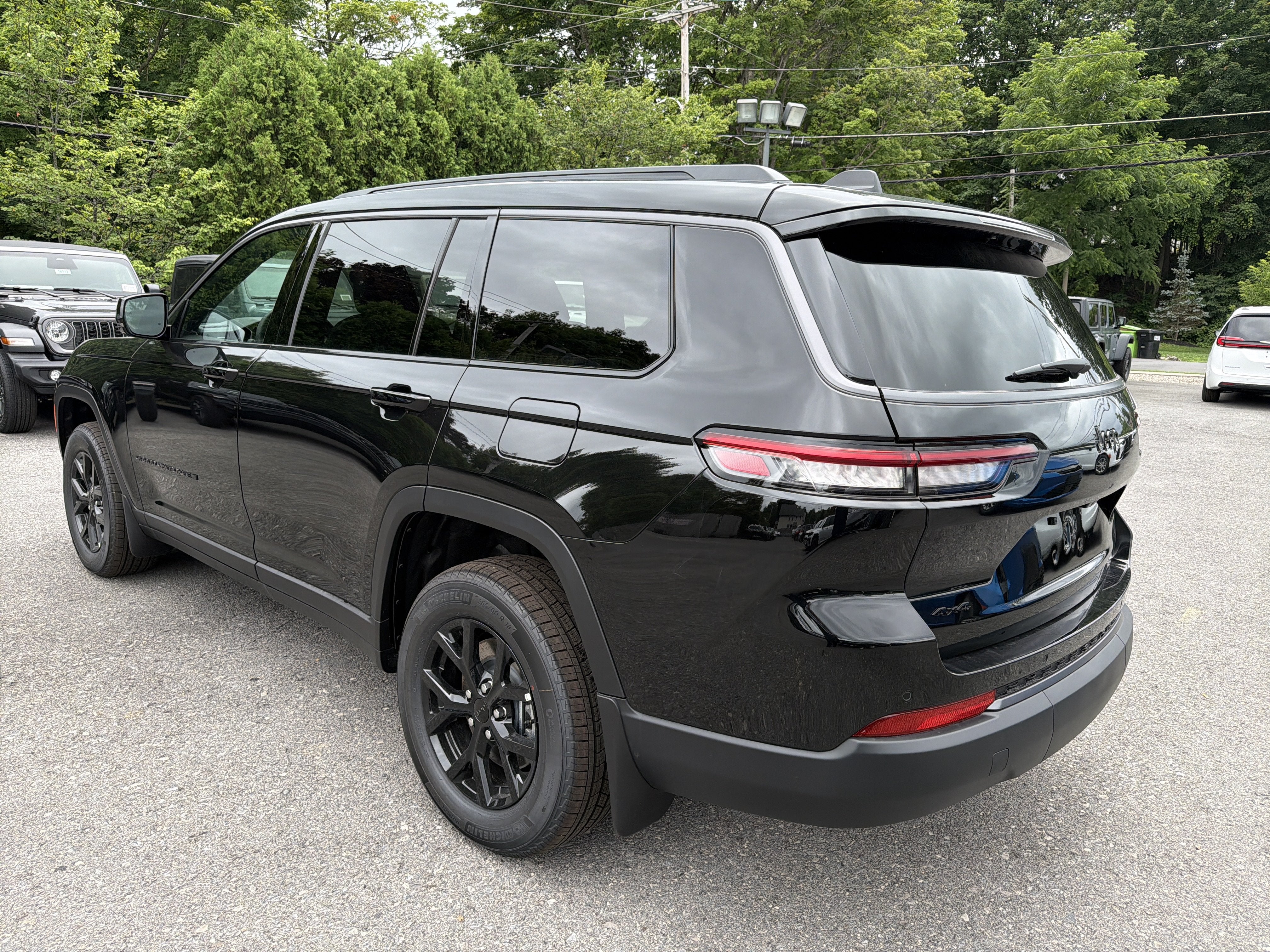 2026 Jeep Grand Cherokee L Laredo Altitude