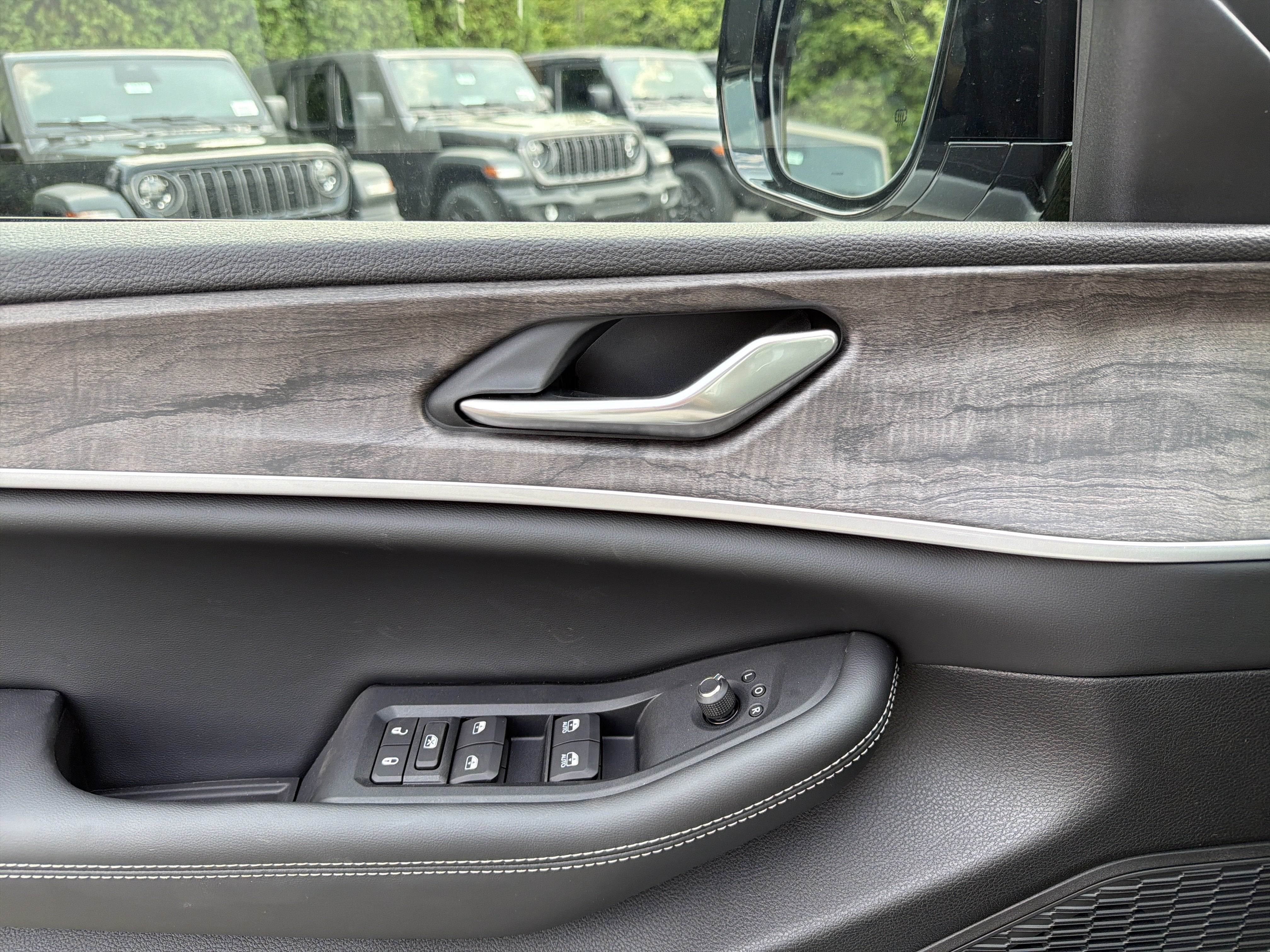 2026 Jeep Grand Cherokee L Laredo Altitude