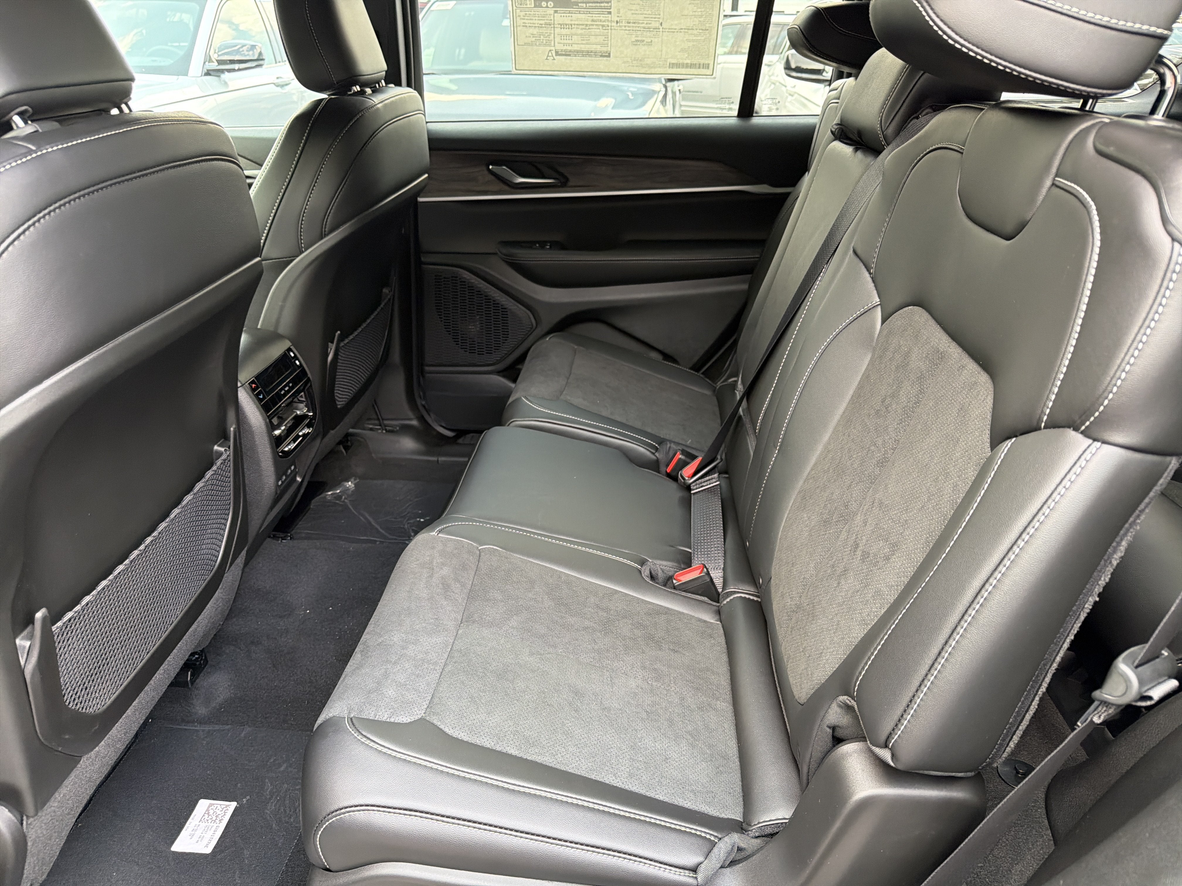 2026 Jeep Grand Cherokee L Laredo Altitude