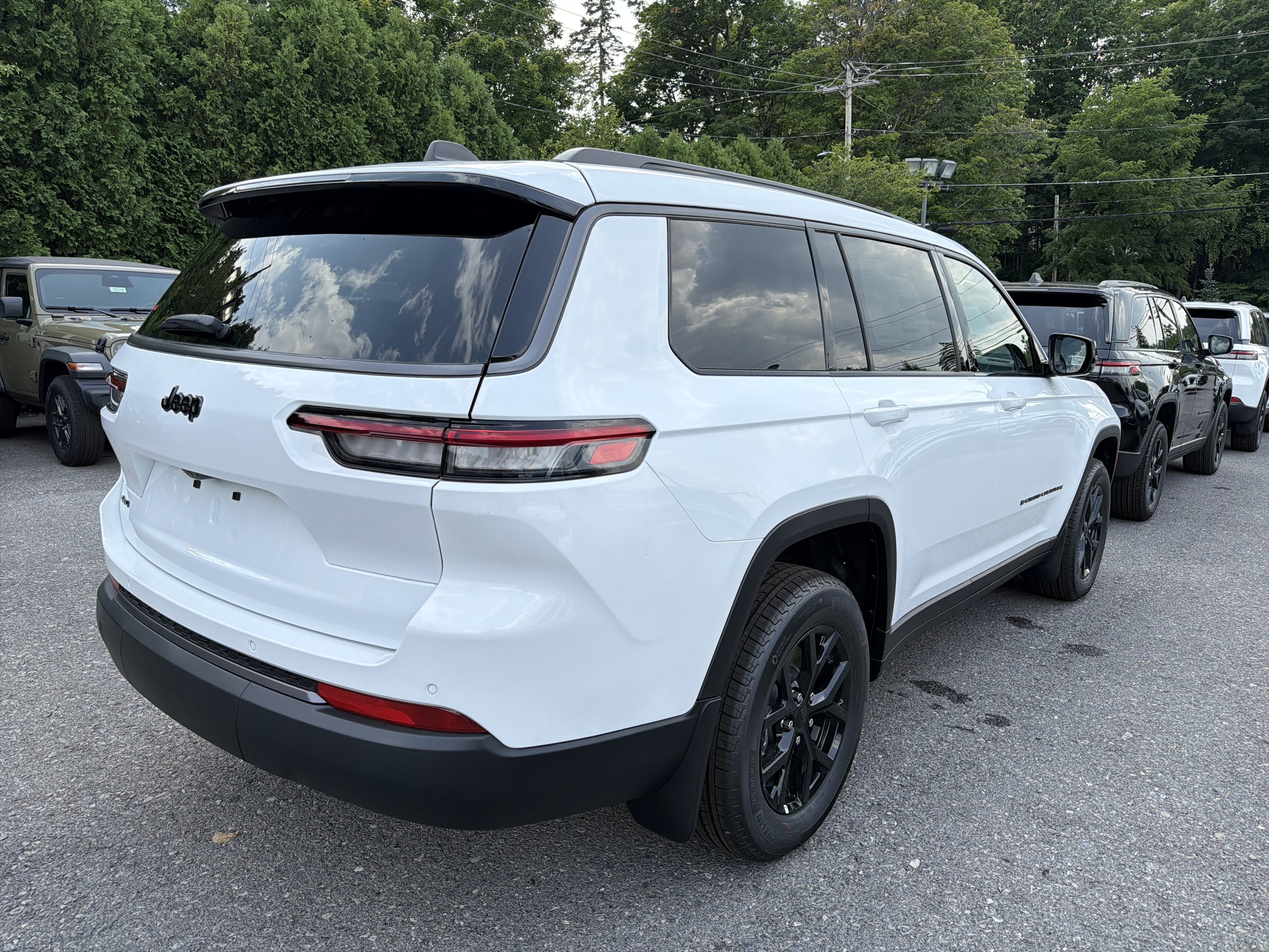 2026 Jeep Grand Cherokee L Laredo Altitude