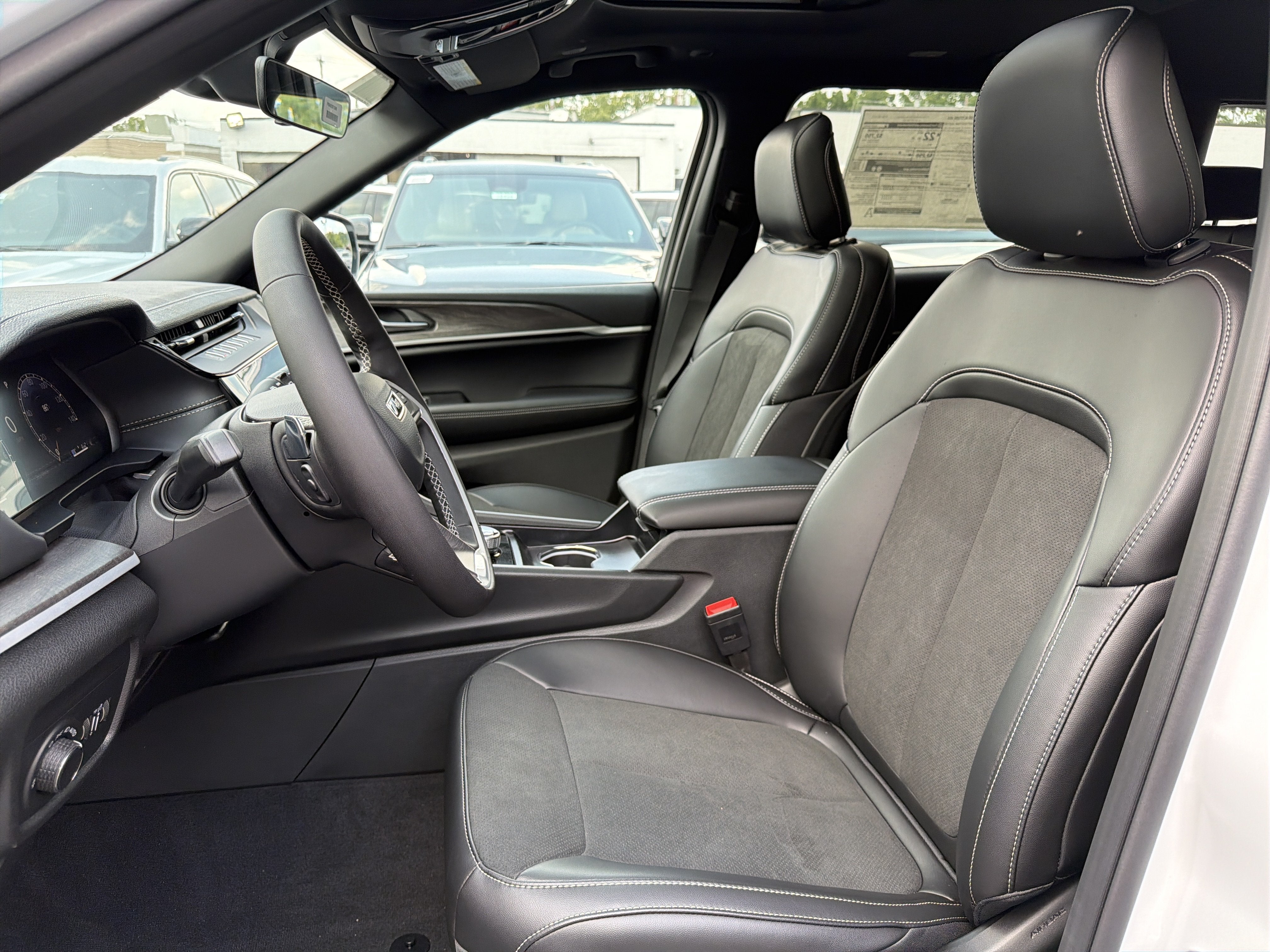 2026 Jeep Grand Cherokee L Laredo Altitude