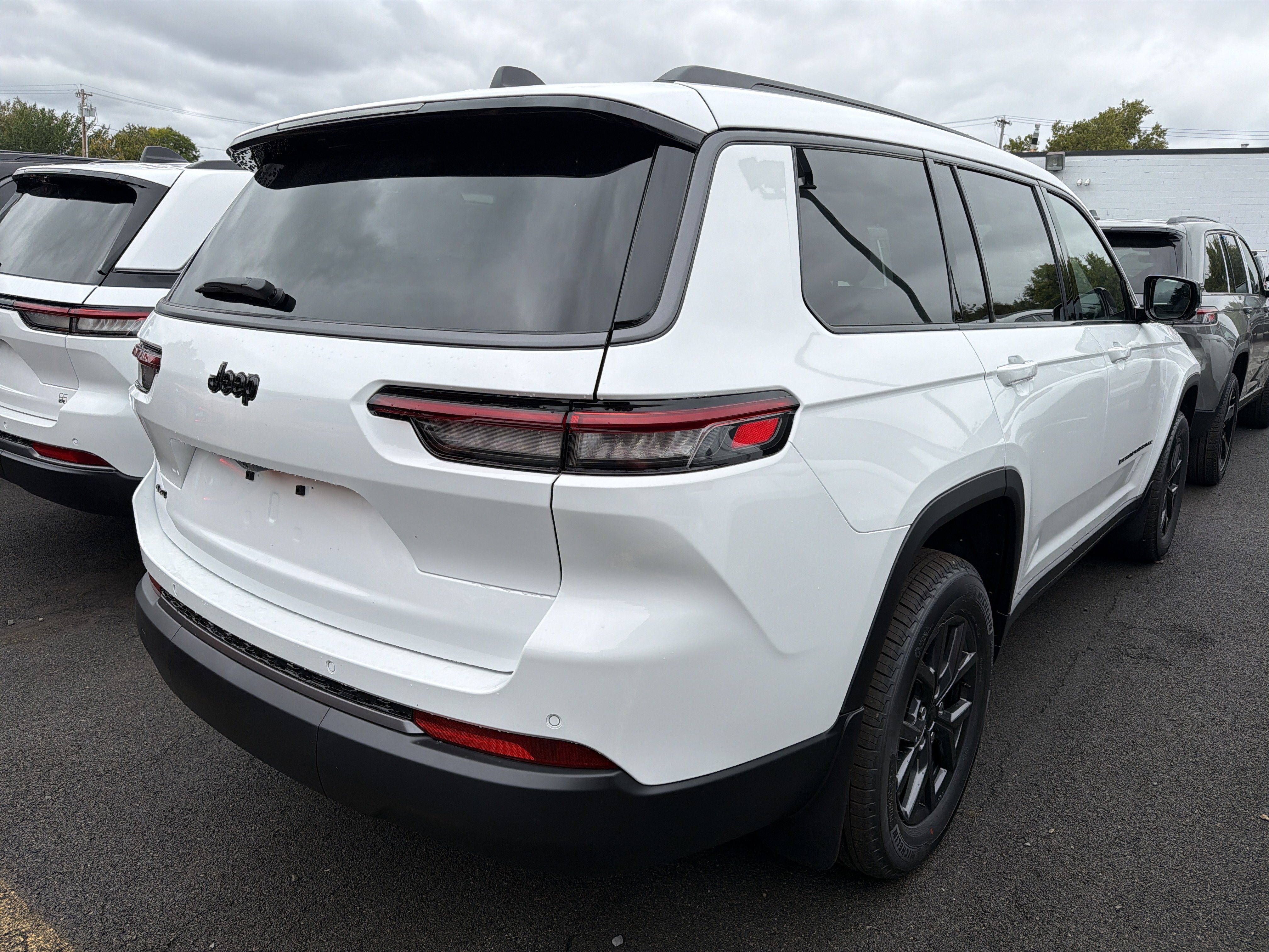 2027 Jeep Grand Cherokee L Laredo Altitude