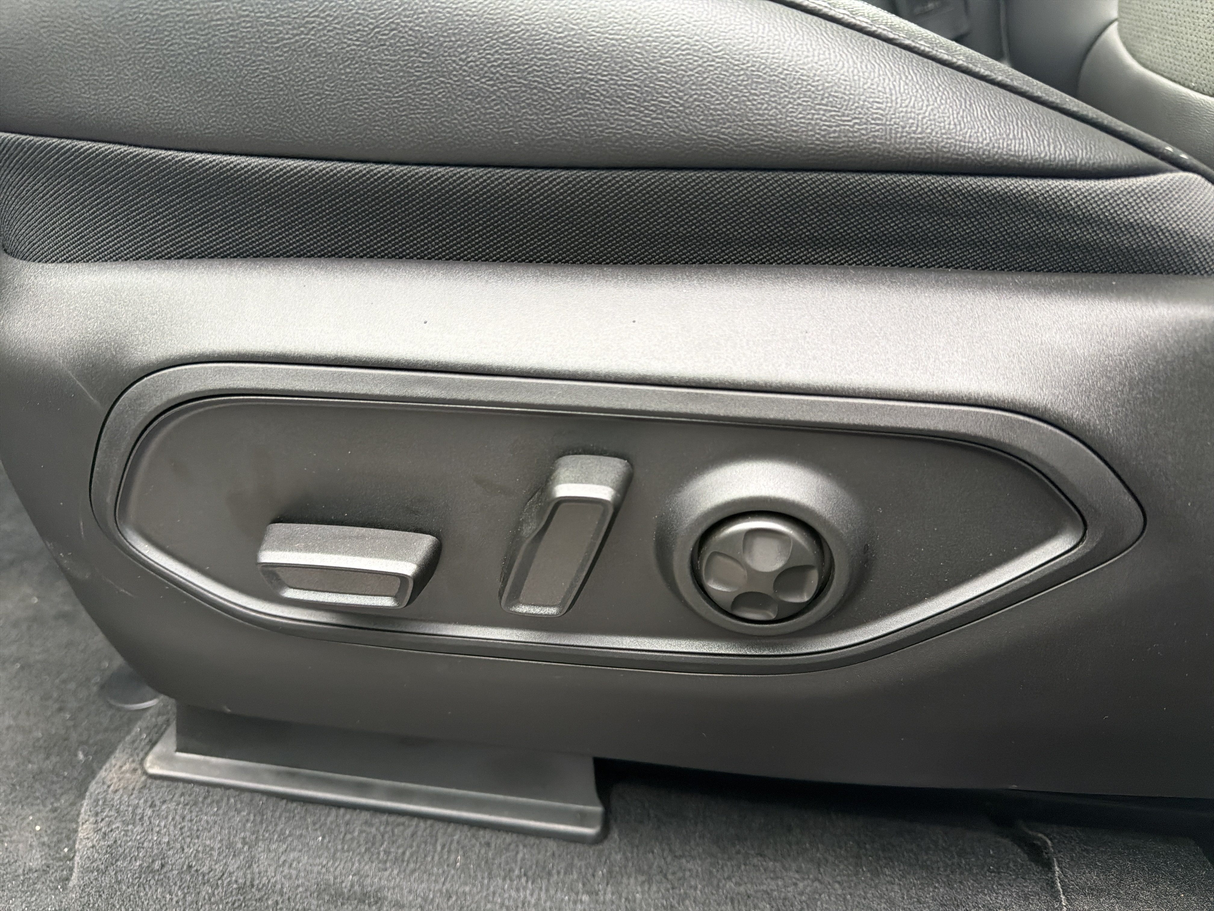 2027 Jeep Grand Cherokee L Laredo Altitude