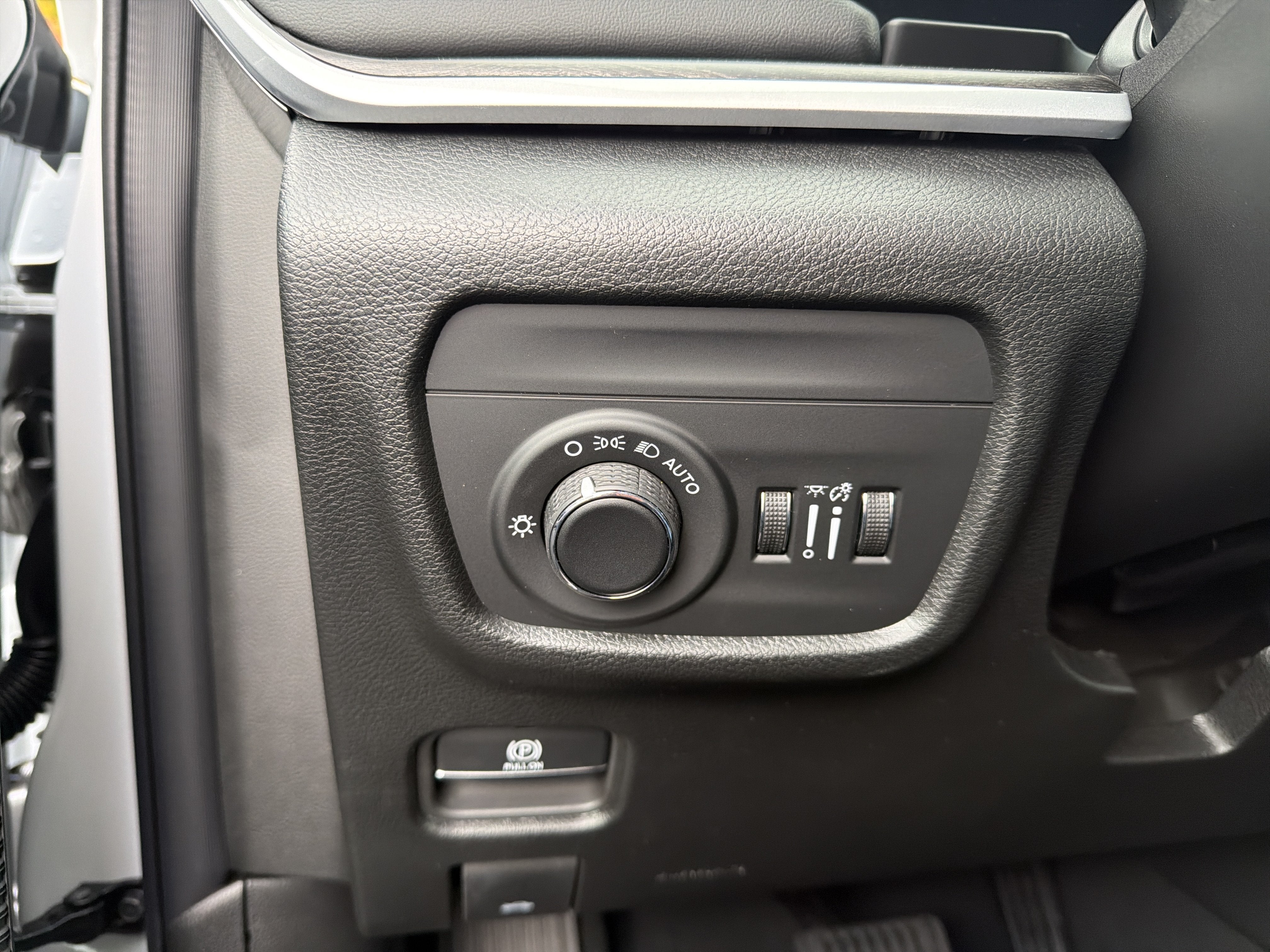 2027 Jeep Grand Cherokee L Laredo Altitude