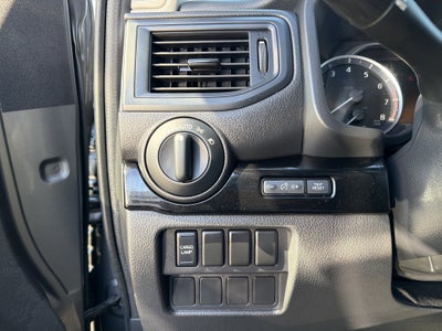 2023 Nissan Titan SV