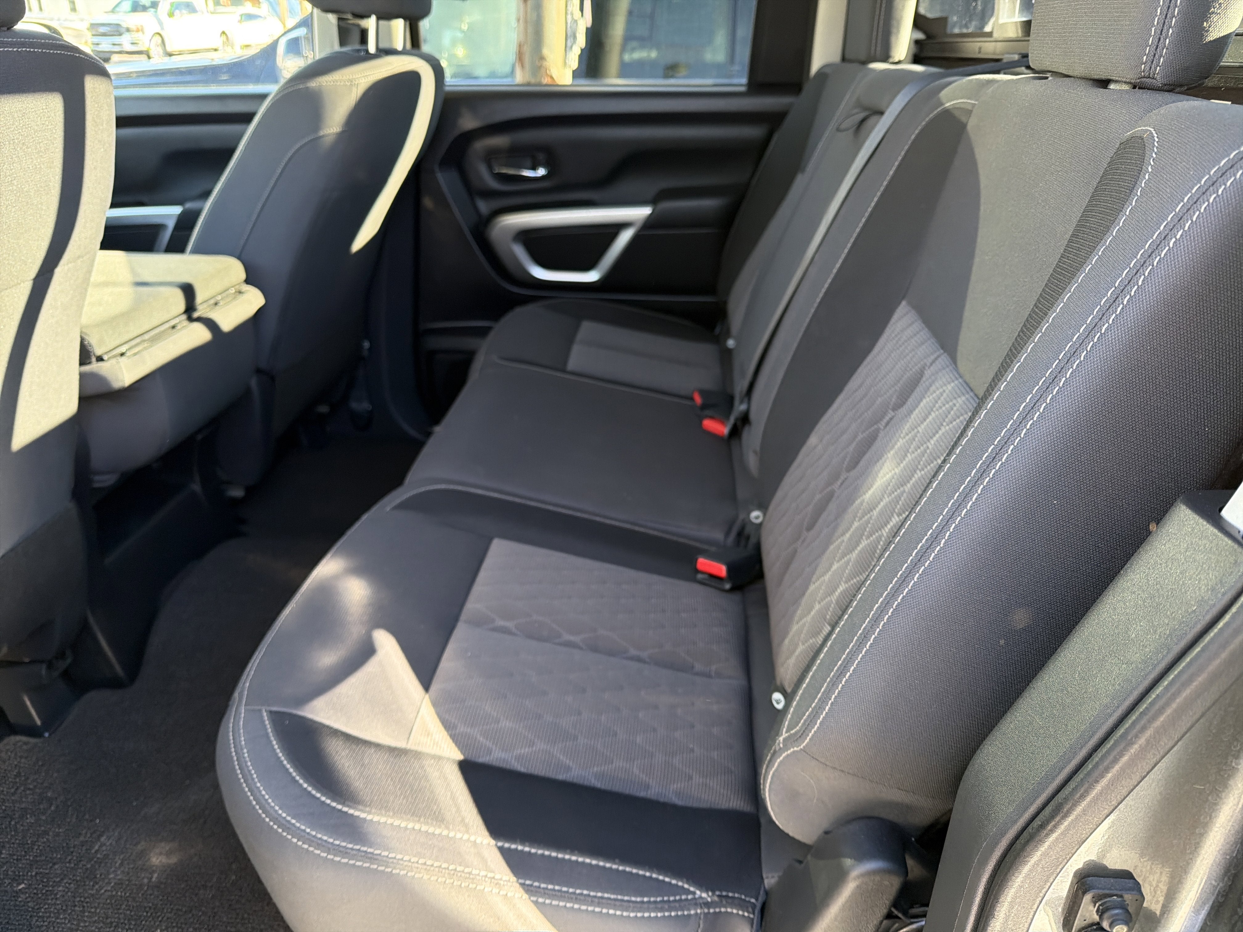 2023 Nissan Titan SV