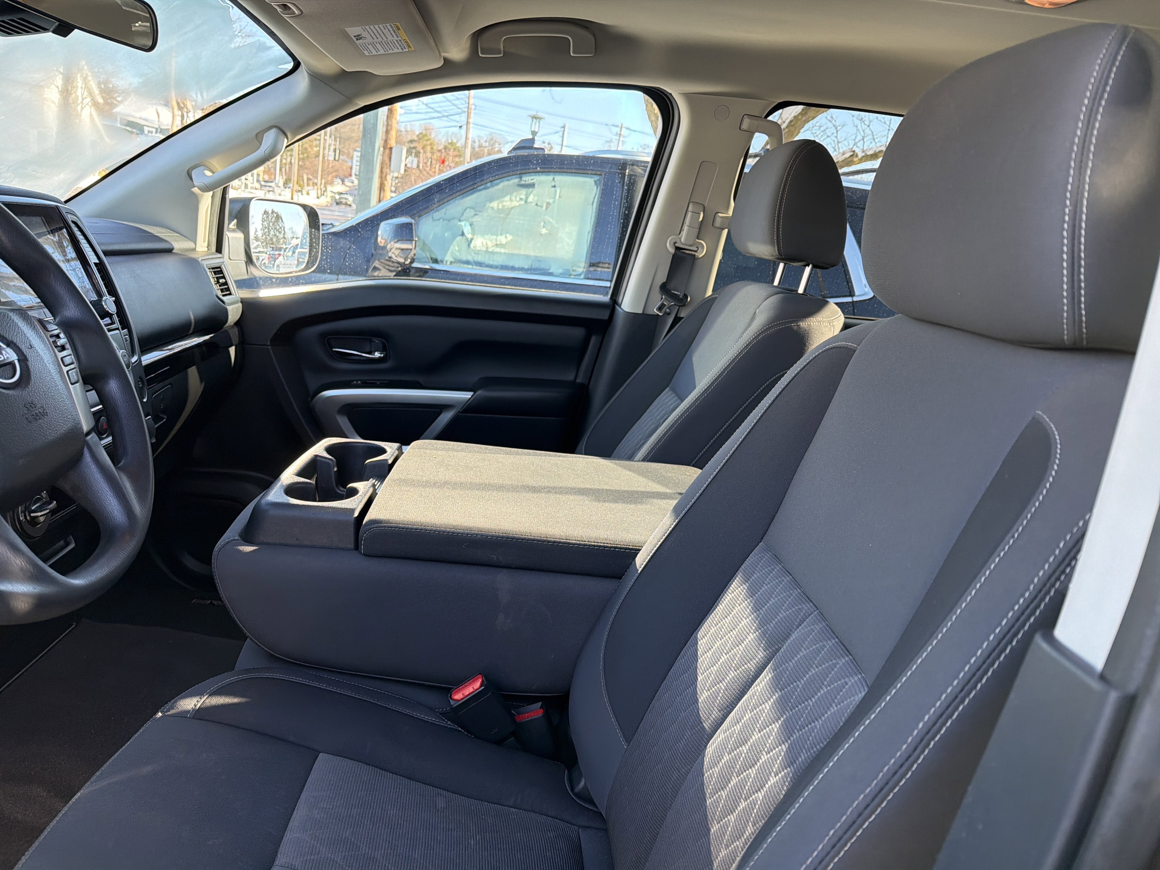 2023 Nissan Titan SV