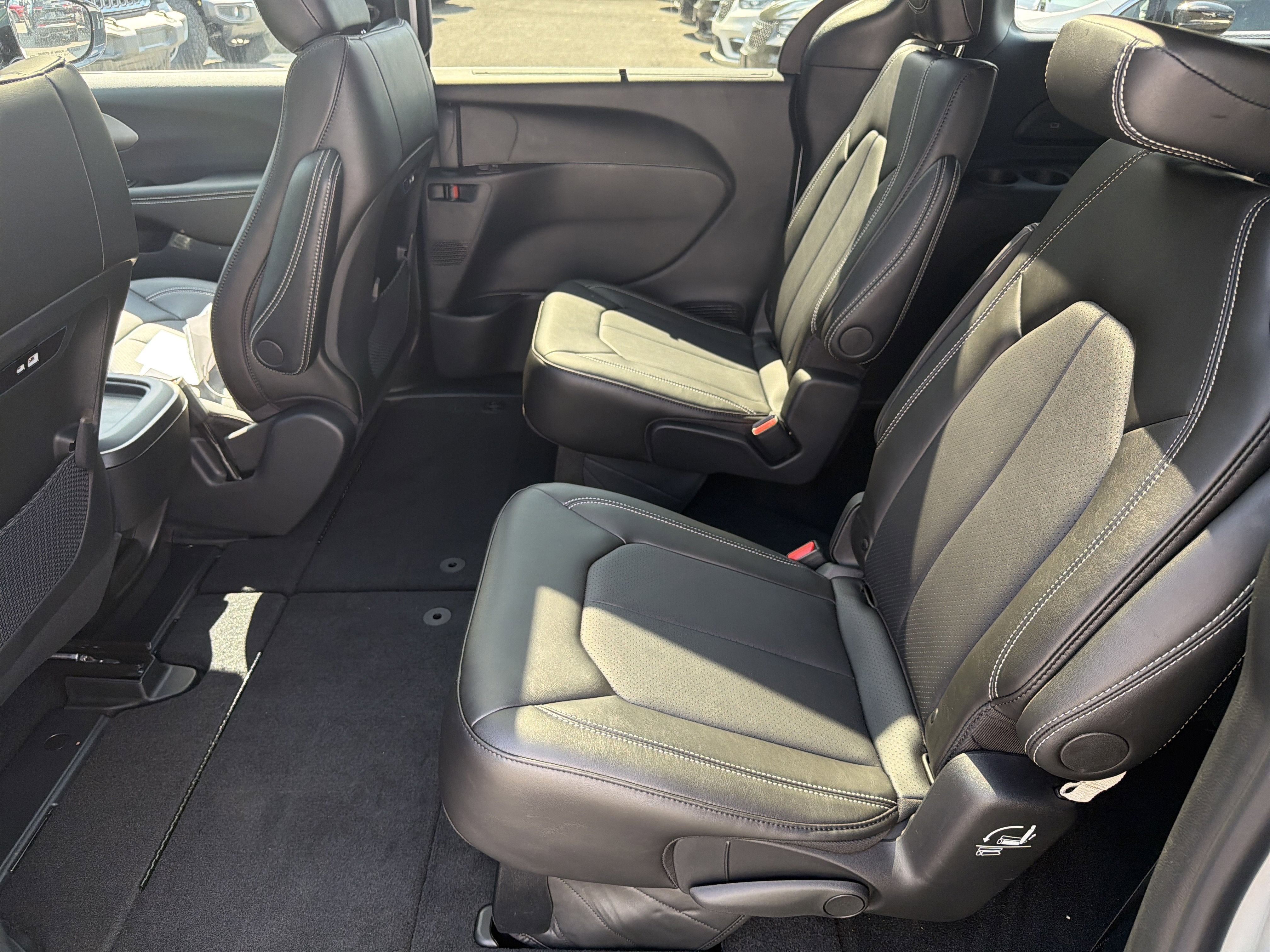 2027 Chrysler Pacifica Select AWD