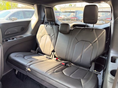 2027 Chrysler Pacifica Select AWD
