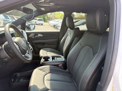 2027 Chrysler Pacifica Select AWD