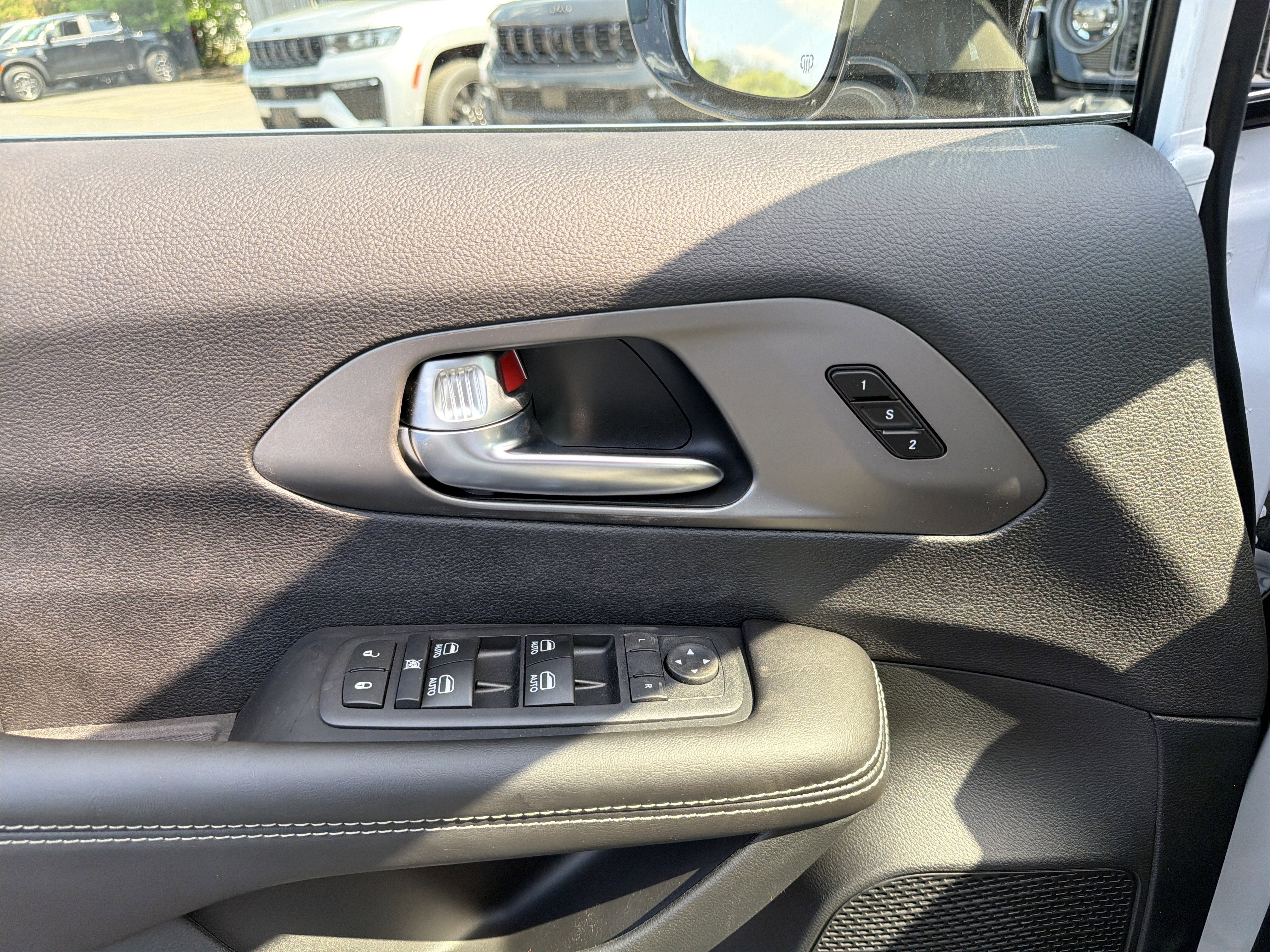 2027 Chrysler Pacifica Select AWD
