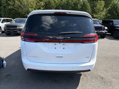 2027 Chrysler Pacifica Select AWD