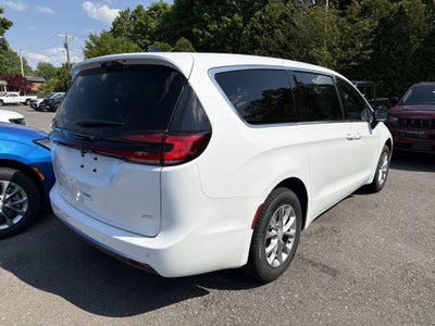 2027 Chrysler Pacifica Select AWD