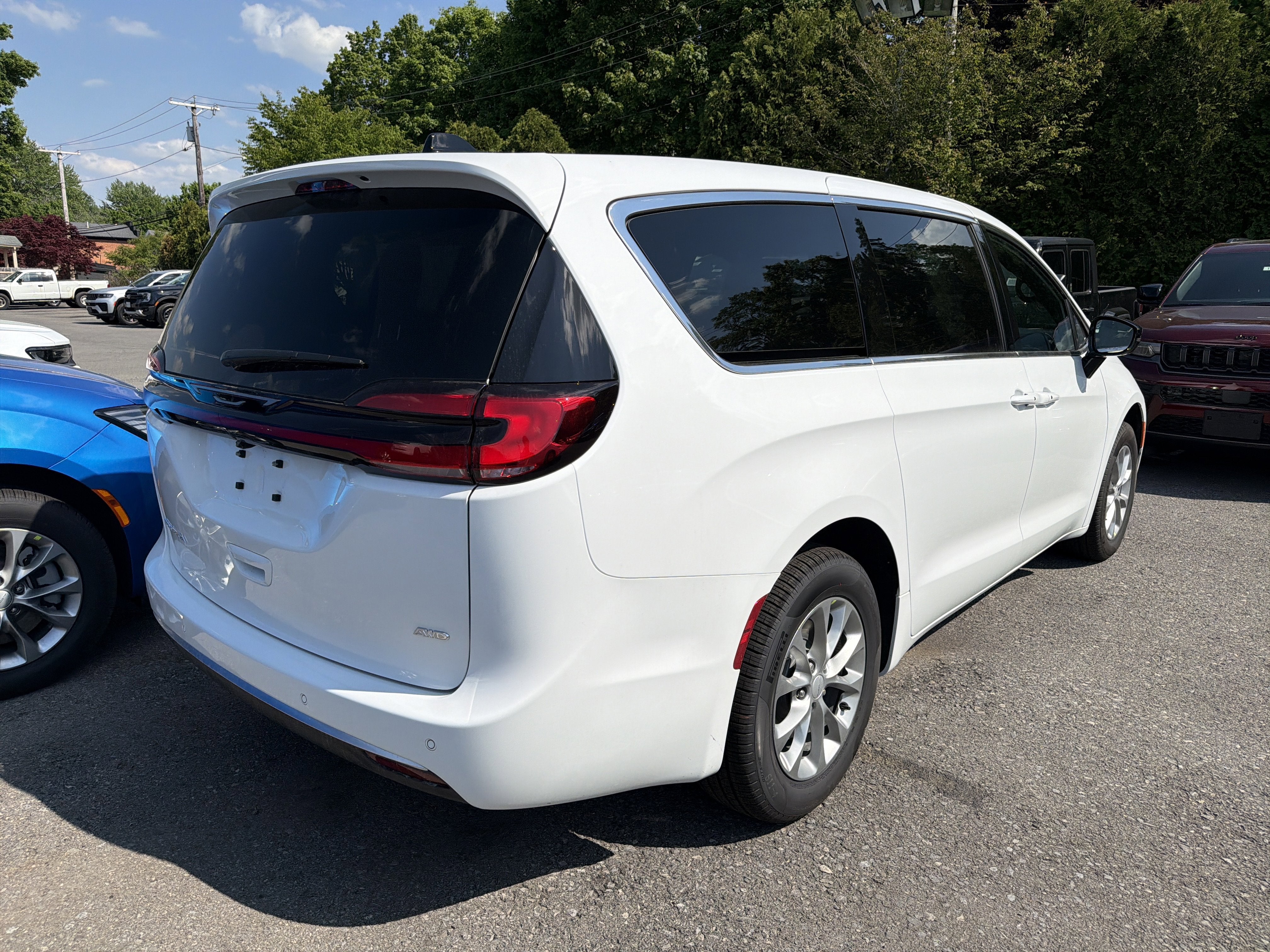 2027 Chrysler Pacifica Select AWD