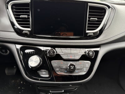 2026 Chrysler Pacifica Select AWD