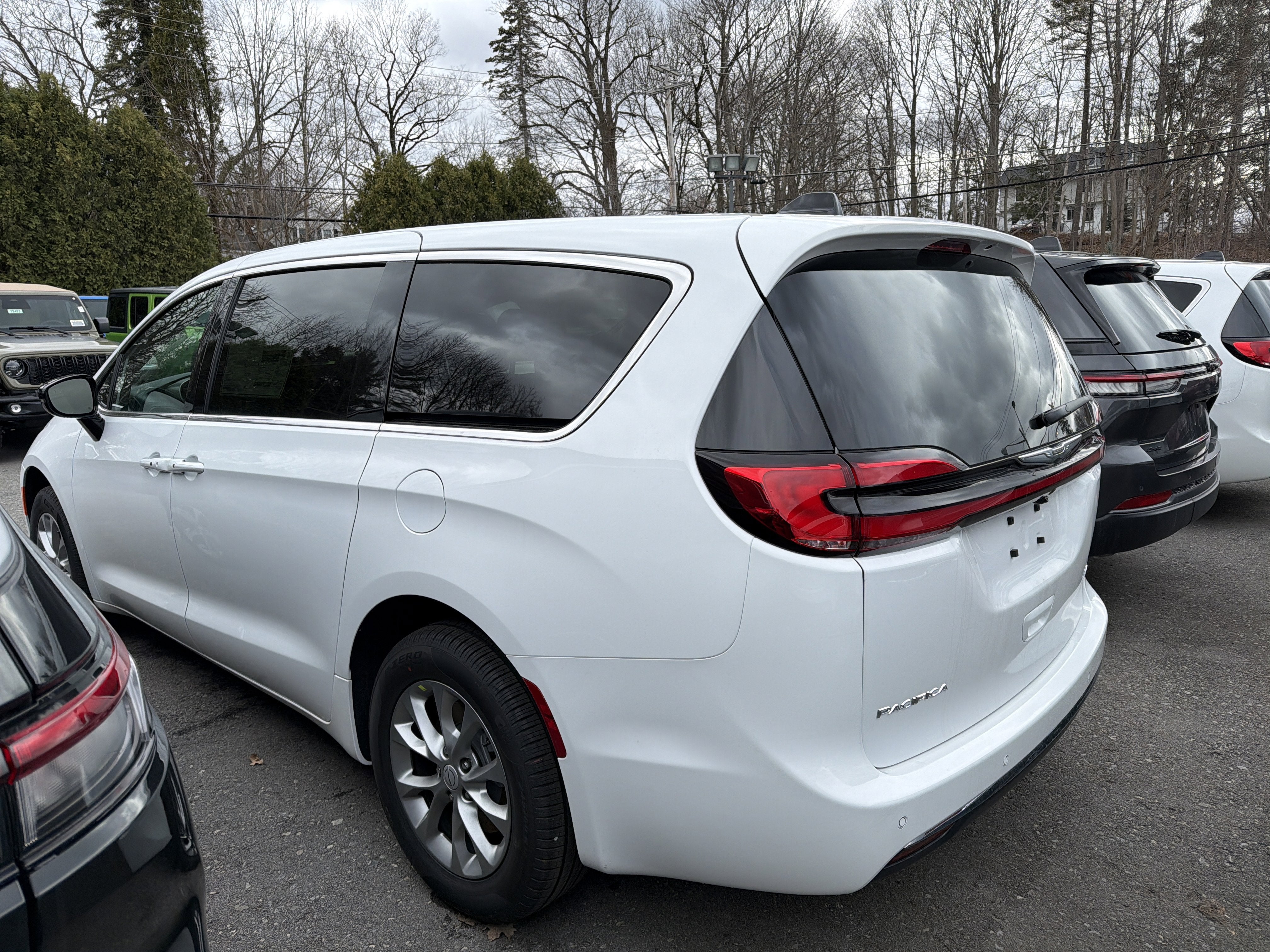 2026 Chrysler Pacifica Select AWD