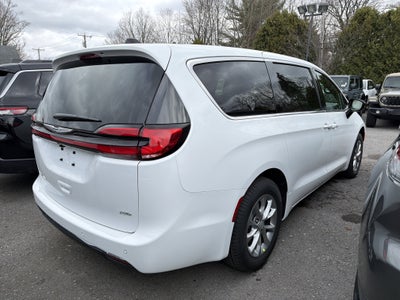 2026 Chrysler Pacifica Select AWD