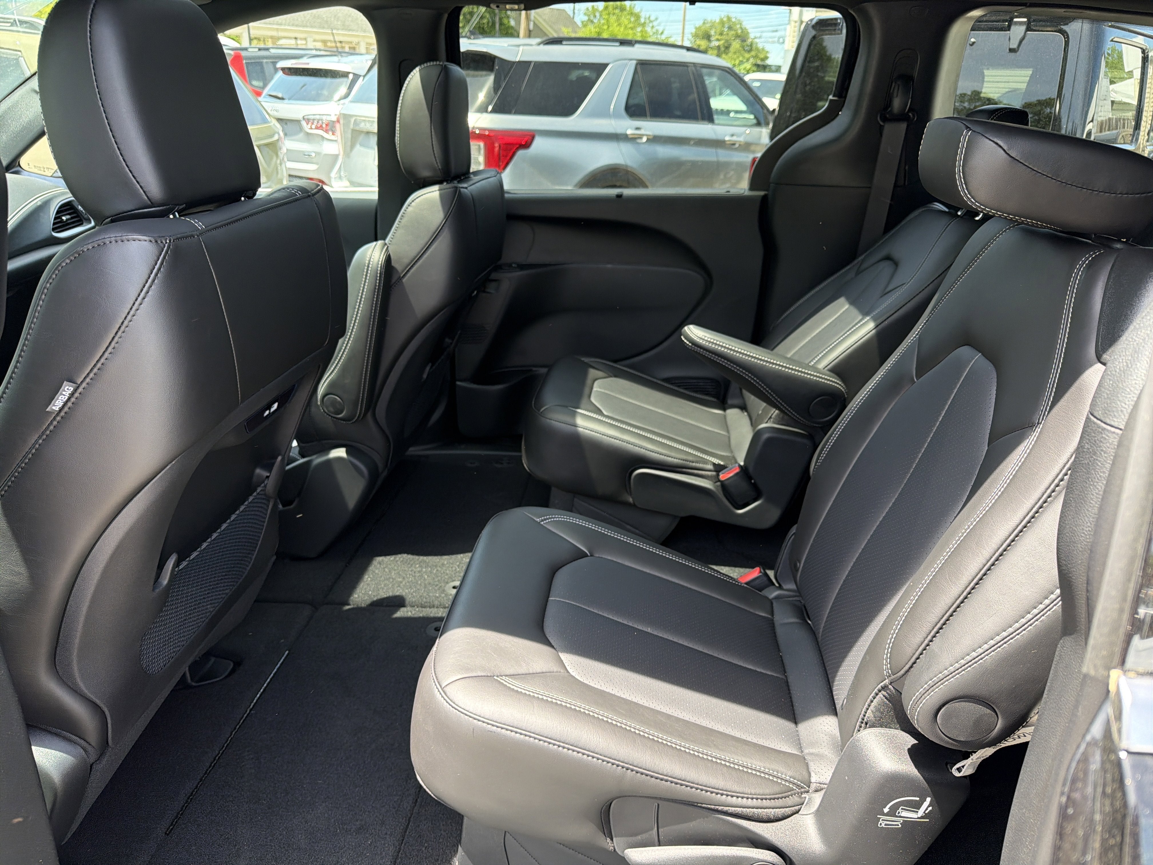 2027 Chrysler Pacifica Select AWD
