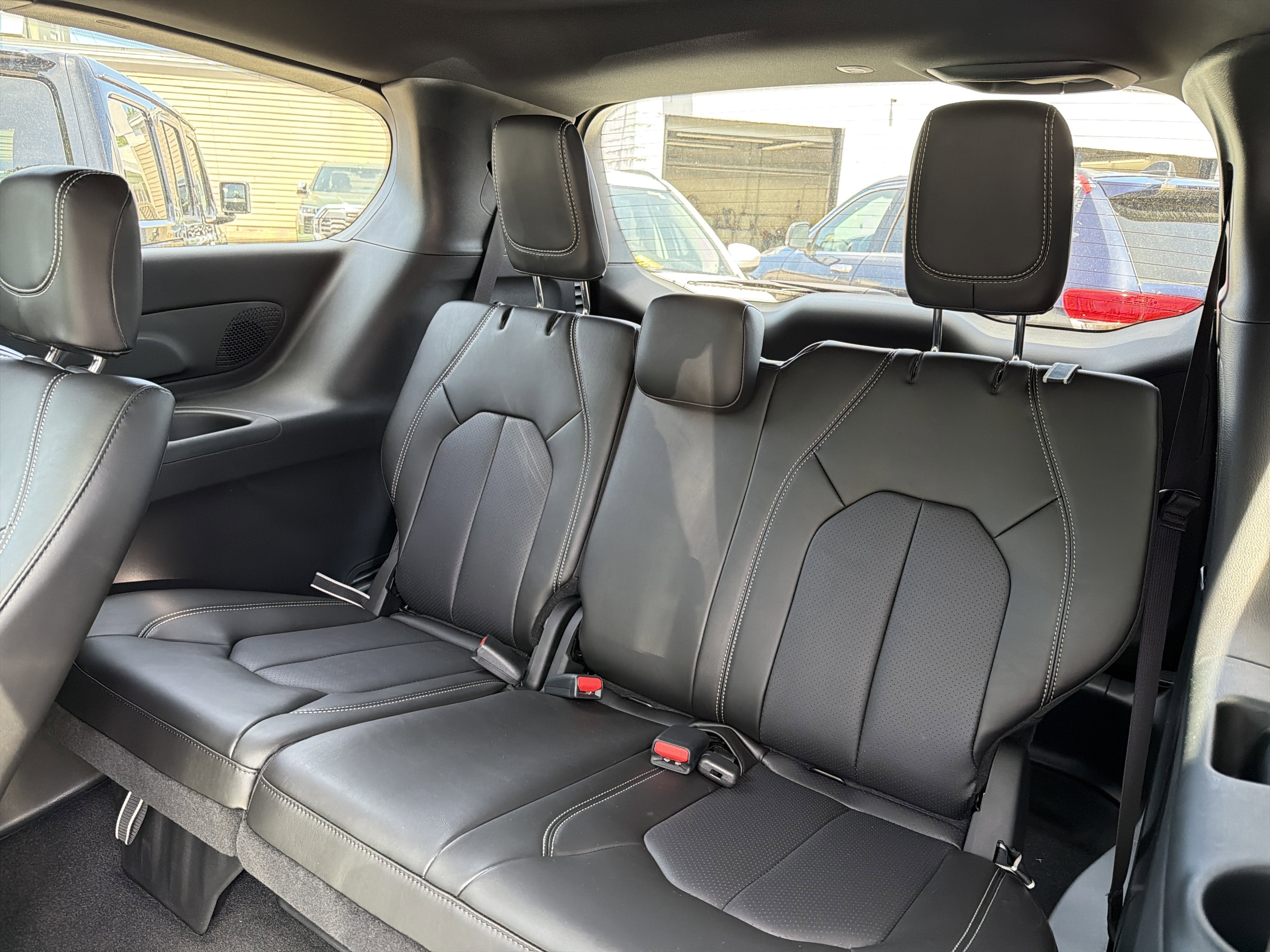 2027 Chrysler Pacifica Select AWD
