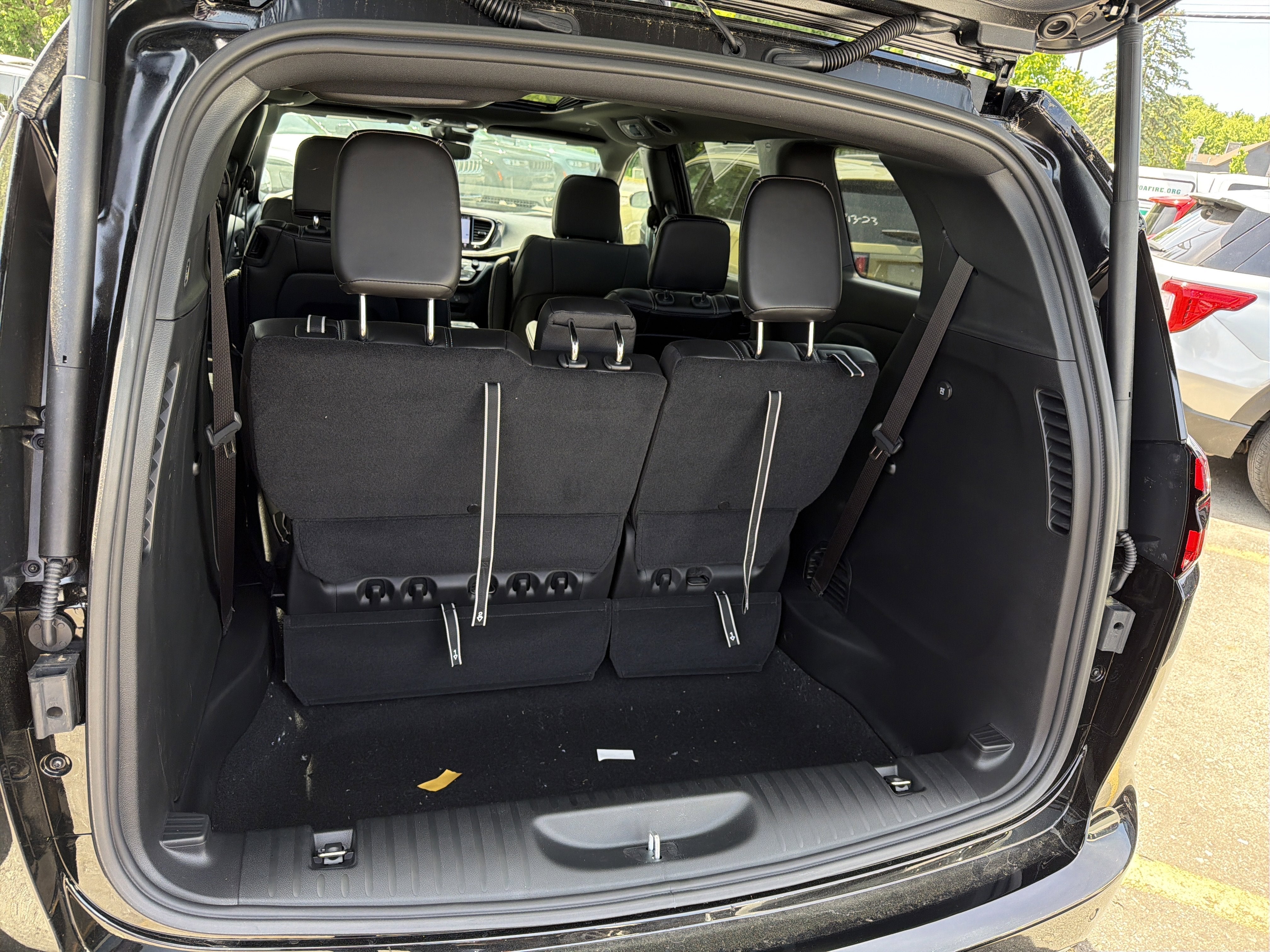 2027 Chrysler Pacifica Select AWD