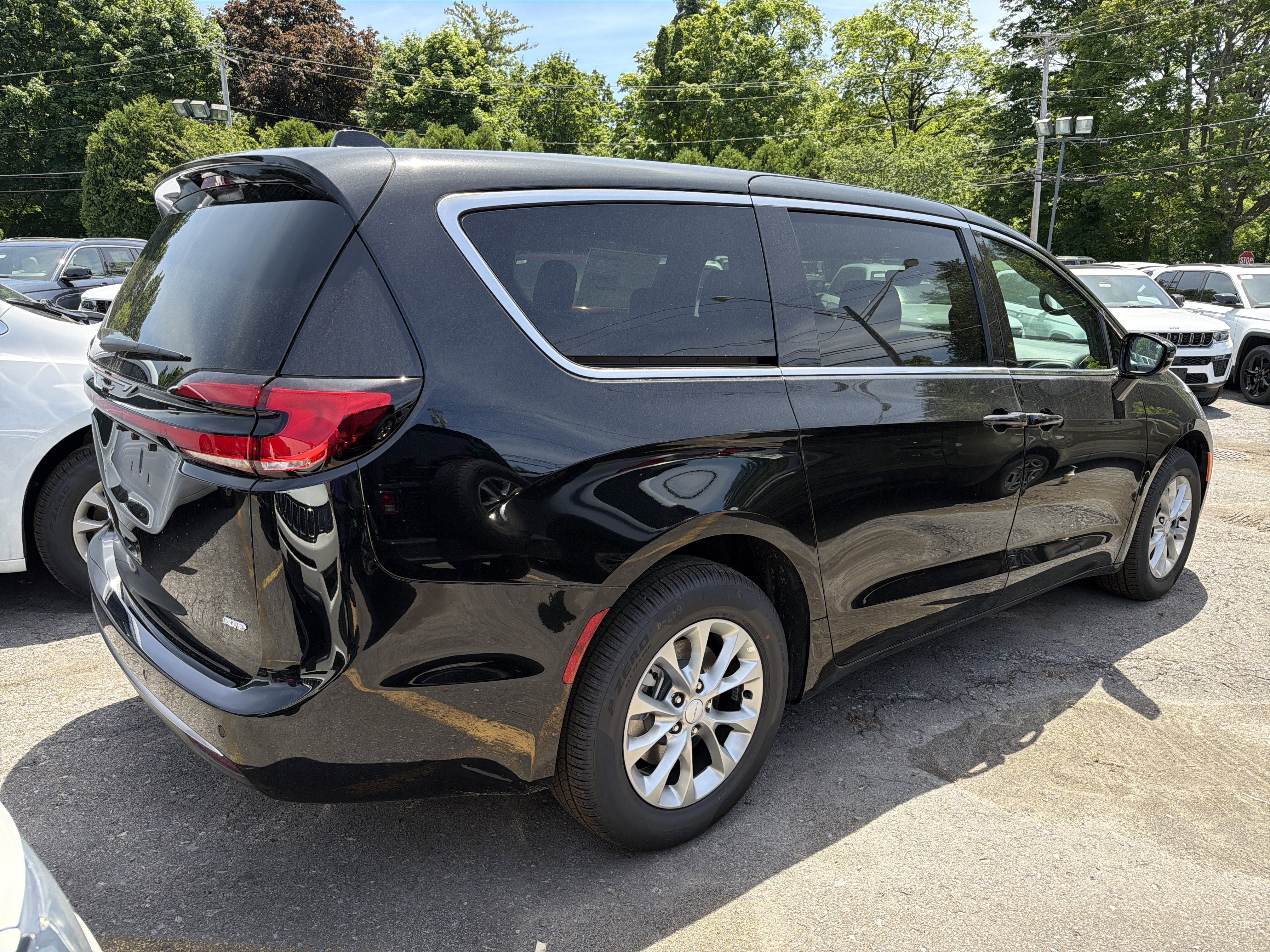 2027 Chrysler Pacifica Select AWD