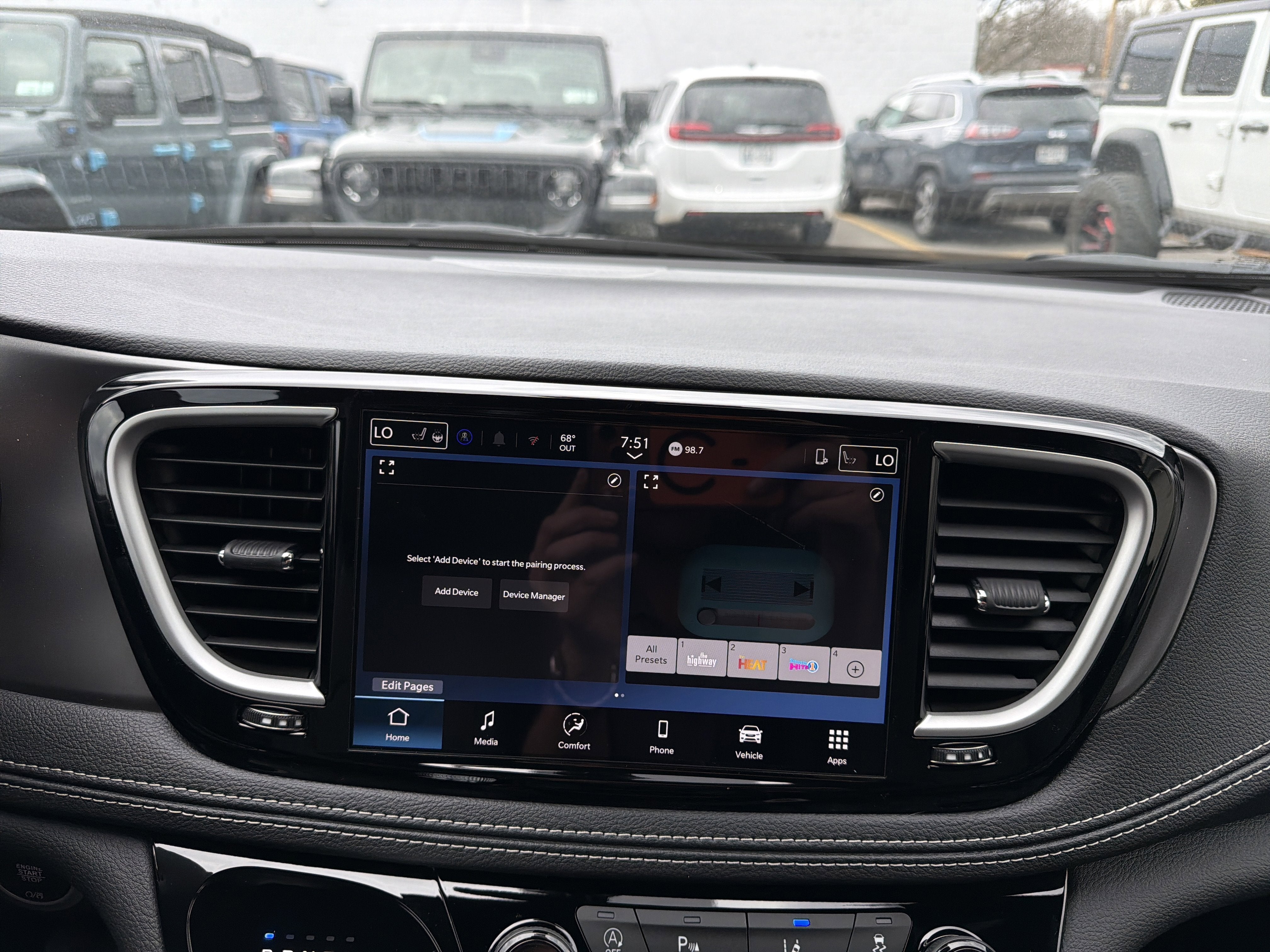 2026 Chrysler Pacifica Select AWD