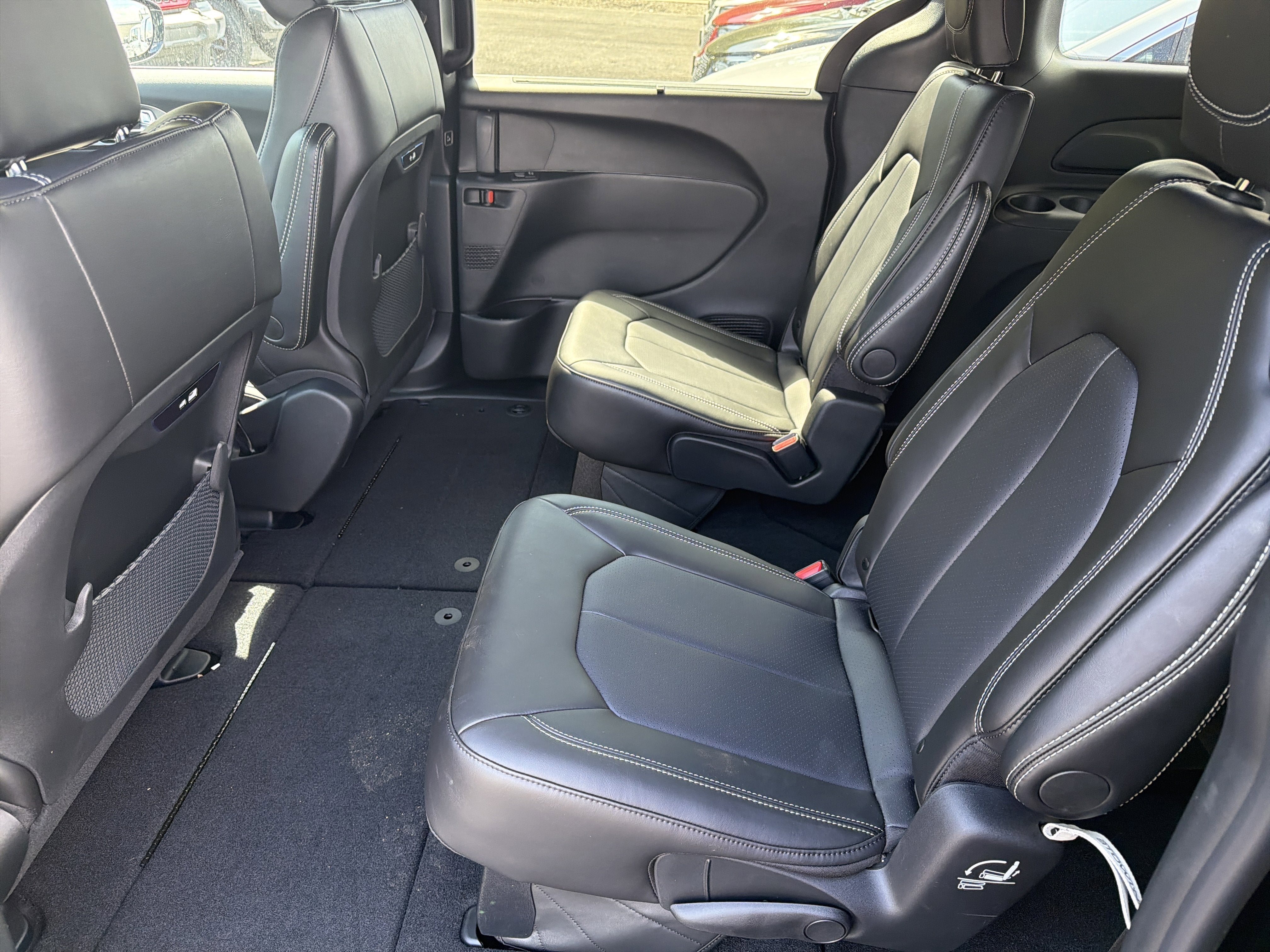 2026 Chrysler Pacifica Select AWD