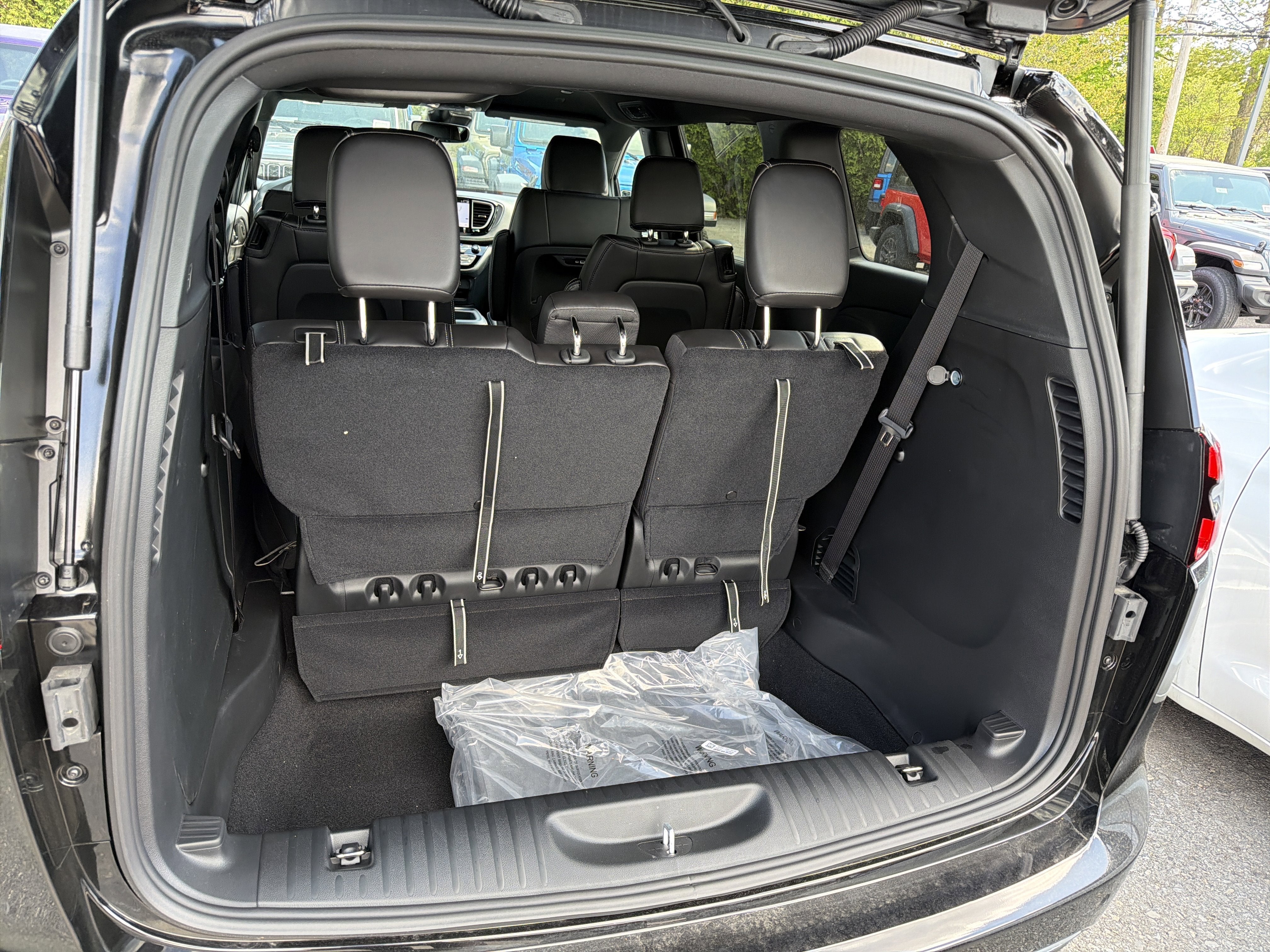 2026 Chrysler Pacifica Select AWD