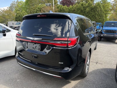 2026 Chrysler Pacifica Select AWD