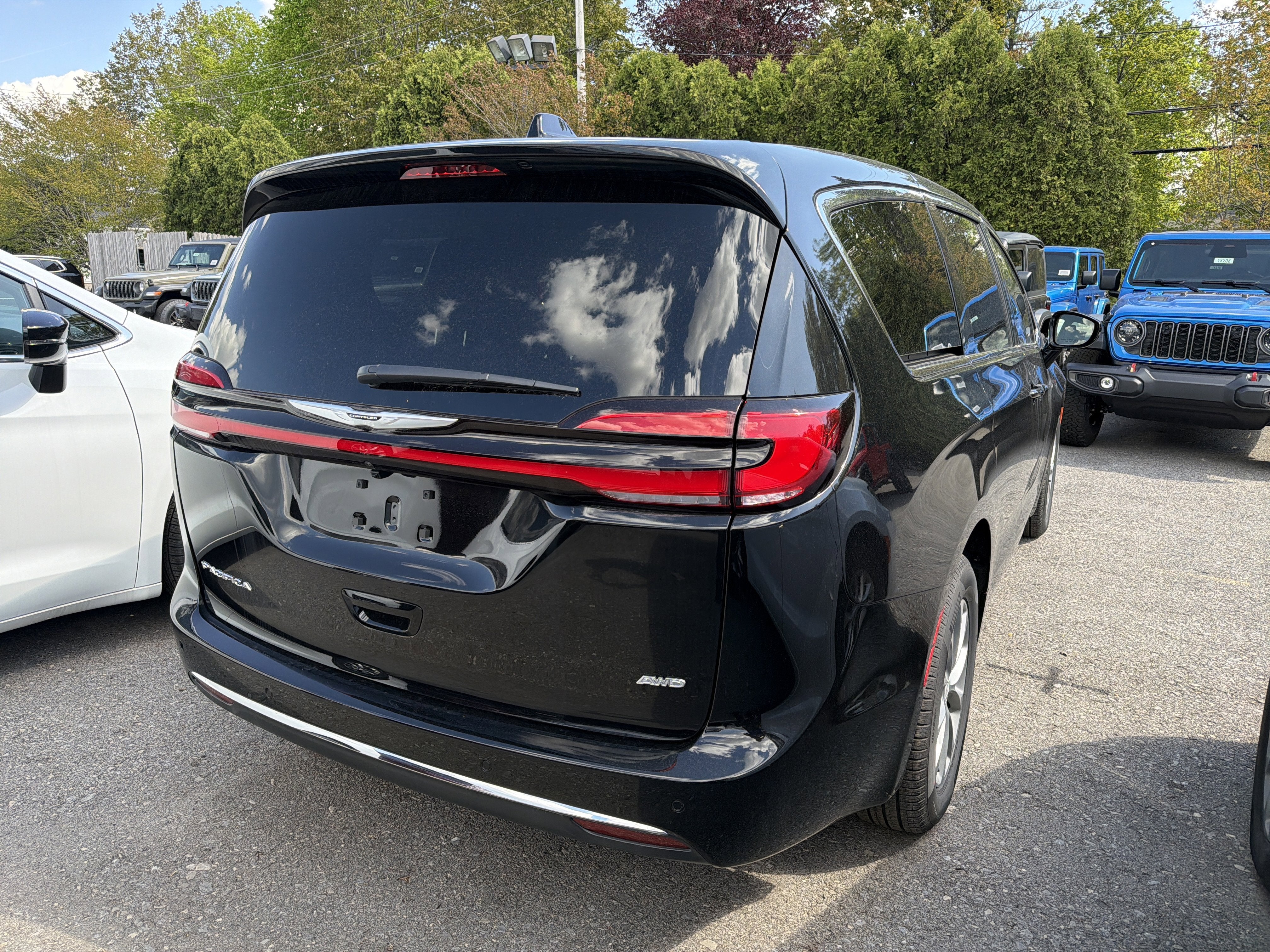2026 Chrysler Pacifica Select AWD