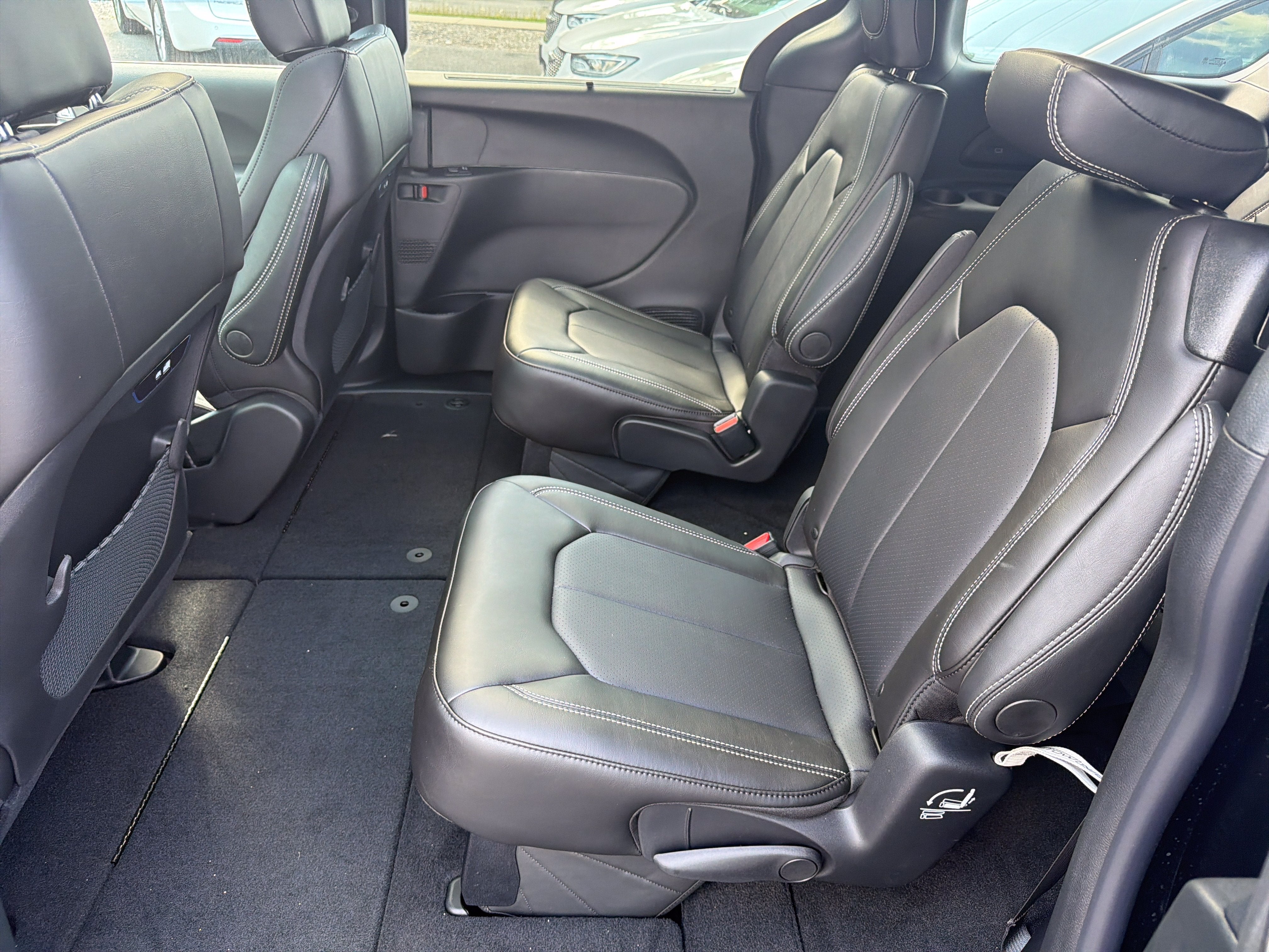 2027 Chrysler Pacifica Select AWD
