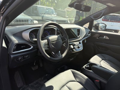 2027 Chrysler Pacifica Select AWD