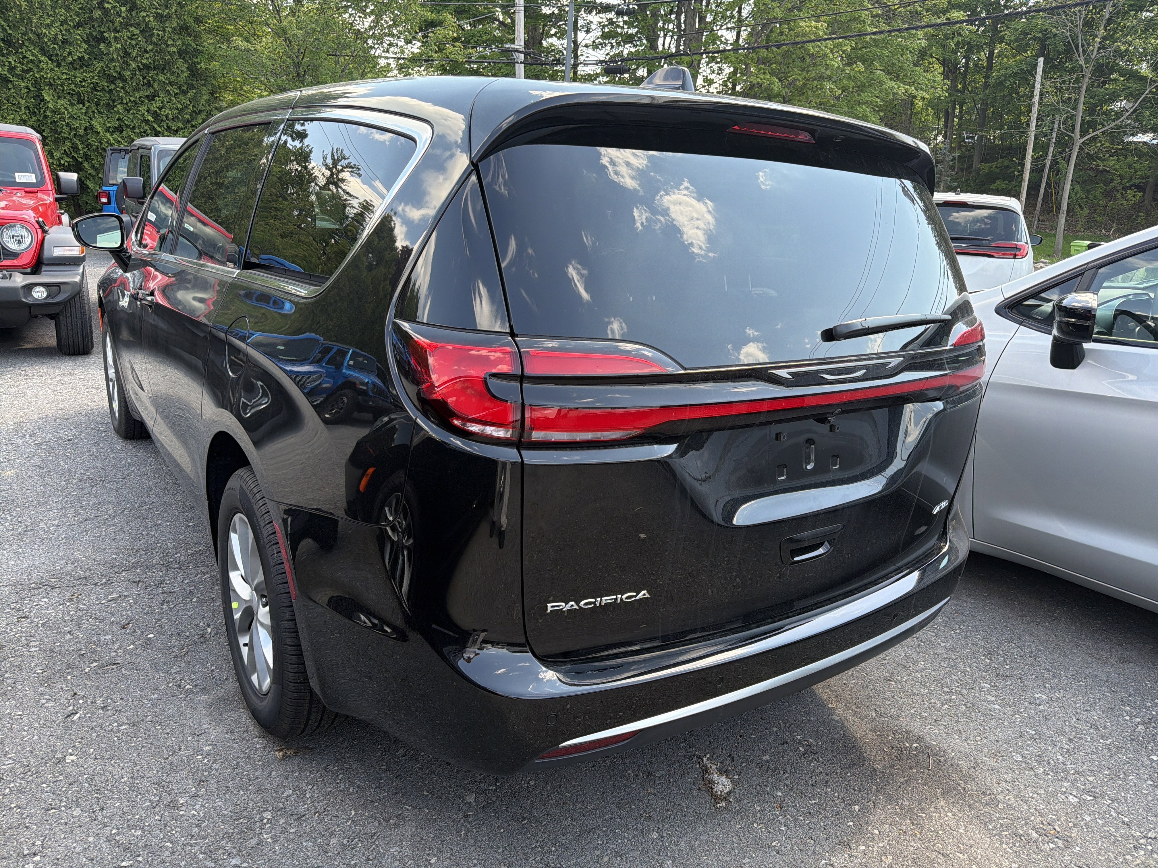 2027 Chrysler Pacifica Select AWD