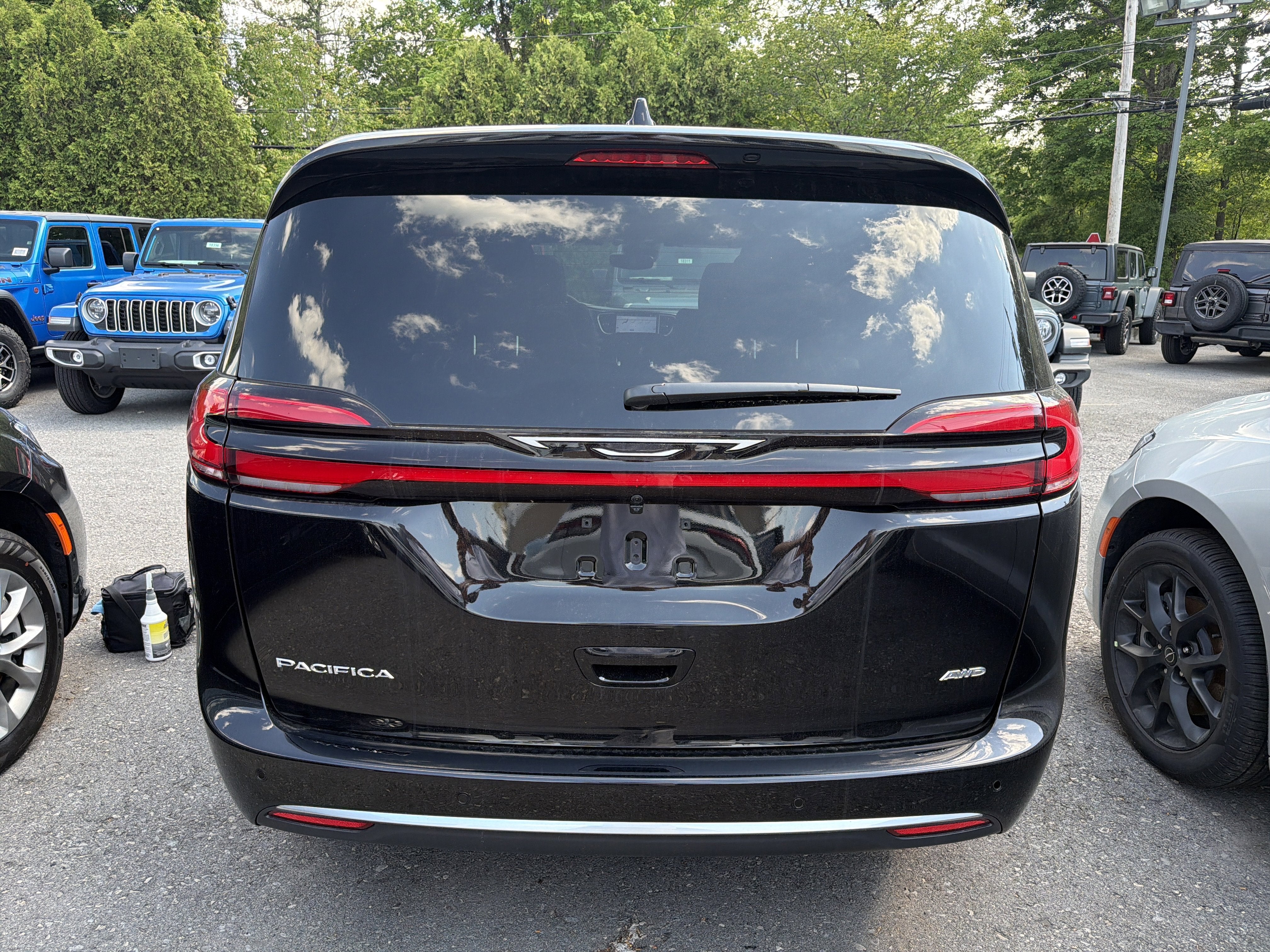 2027 Chrysler Pacifica Select AWD