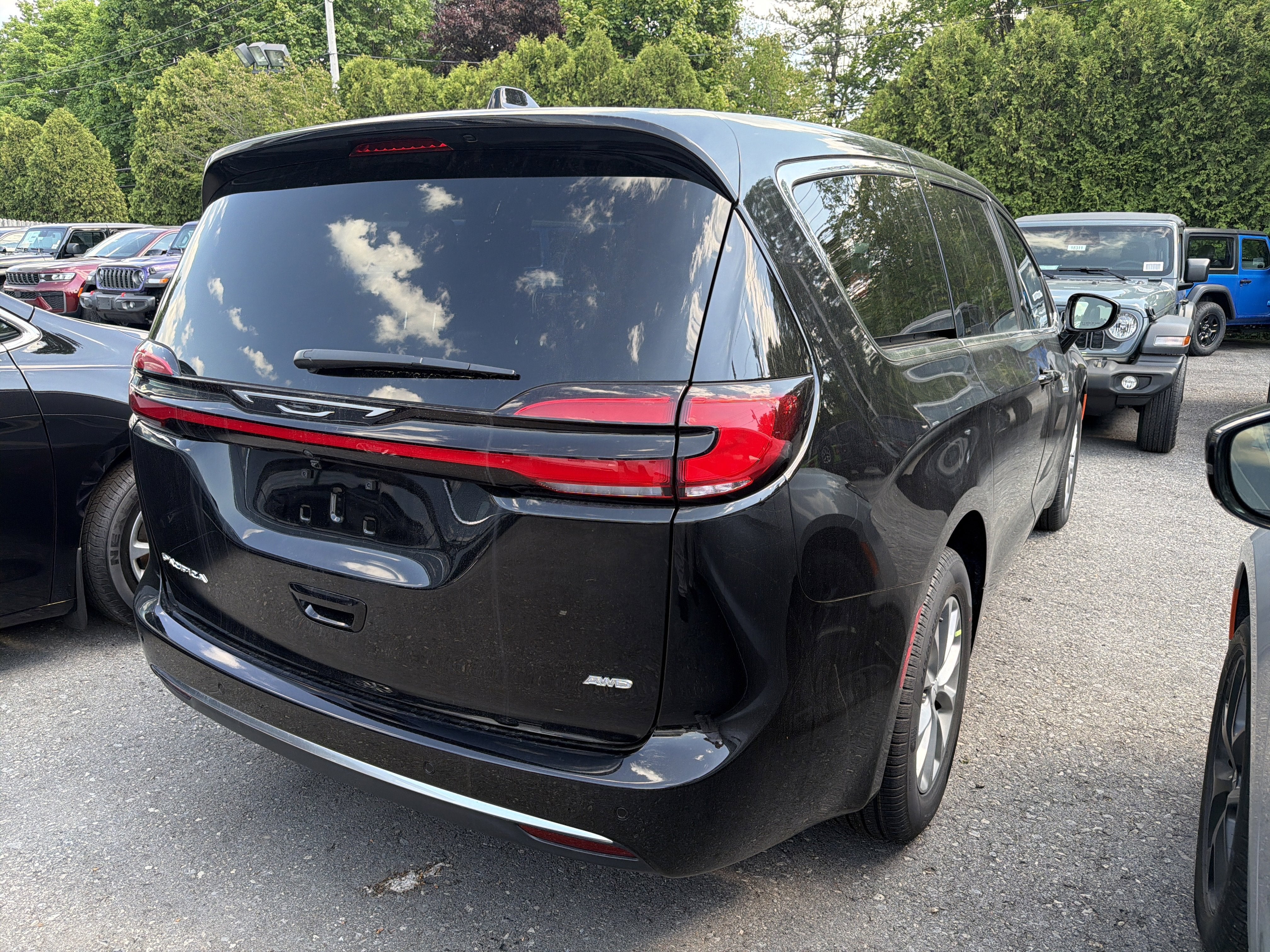 2027 Chrysler Pacifica Select AWD