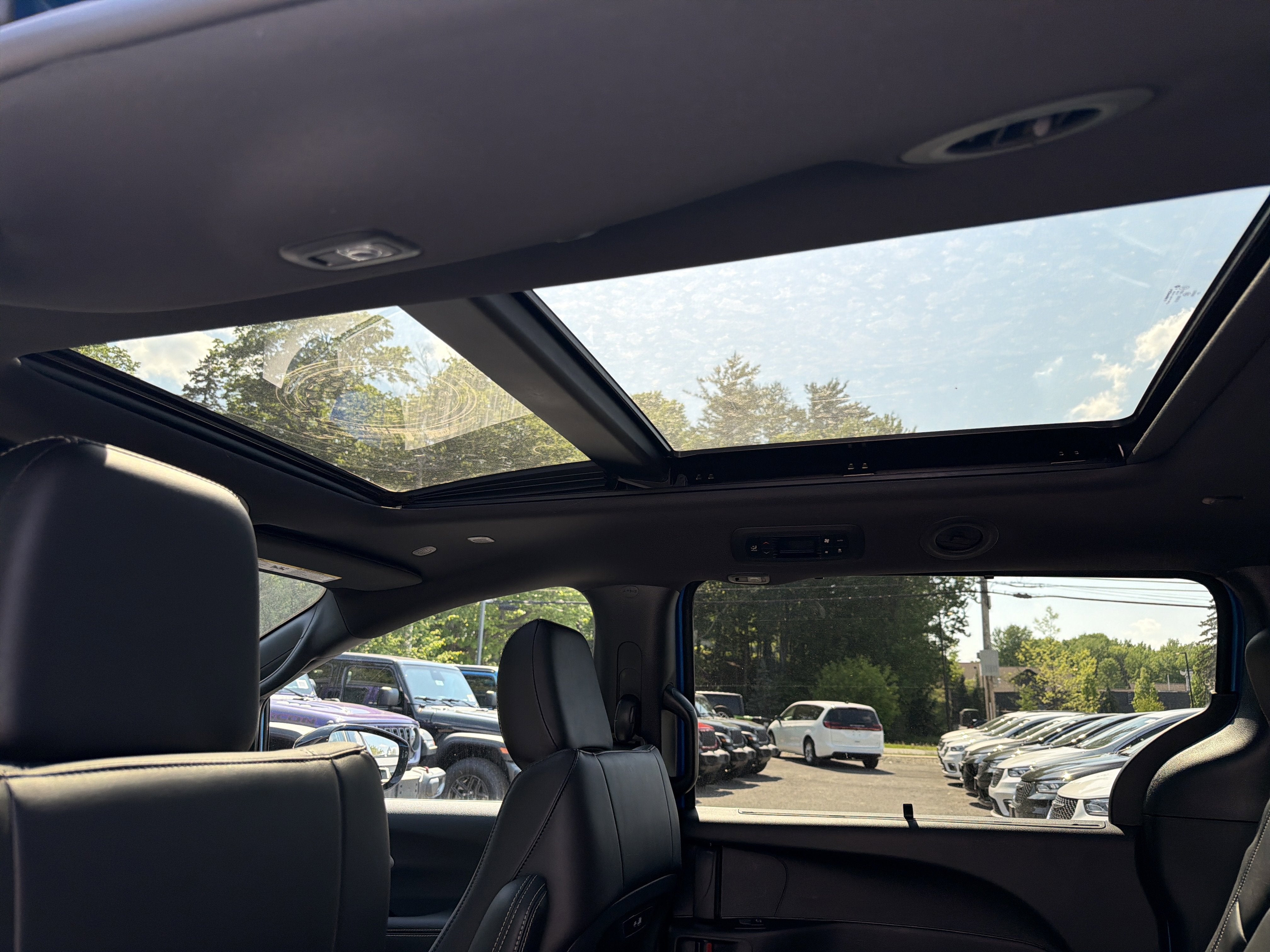 2027 Chrysler Pacifica Select AWD