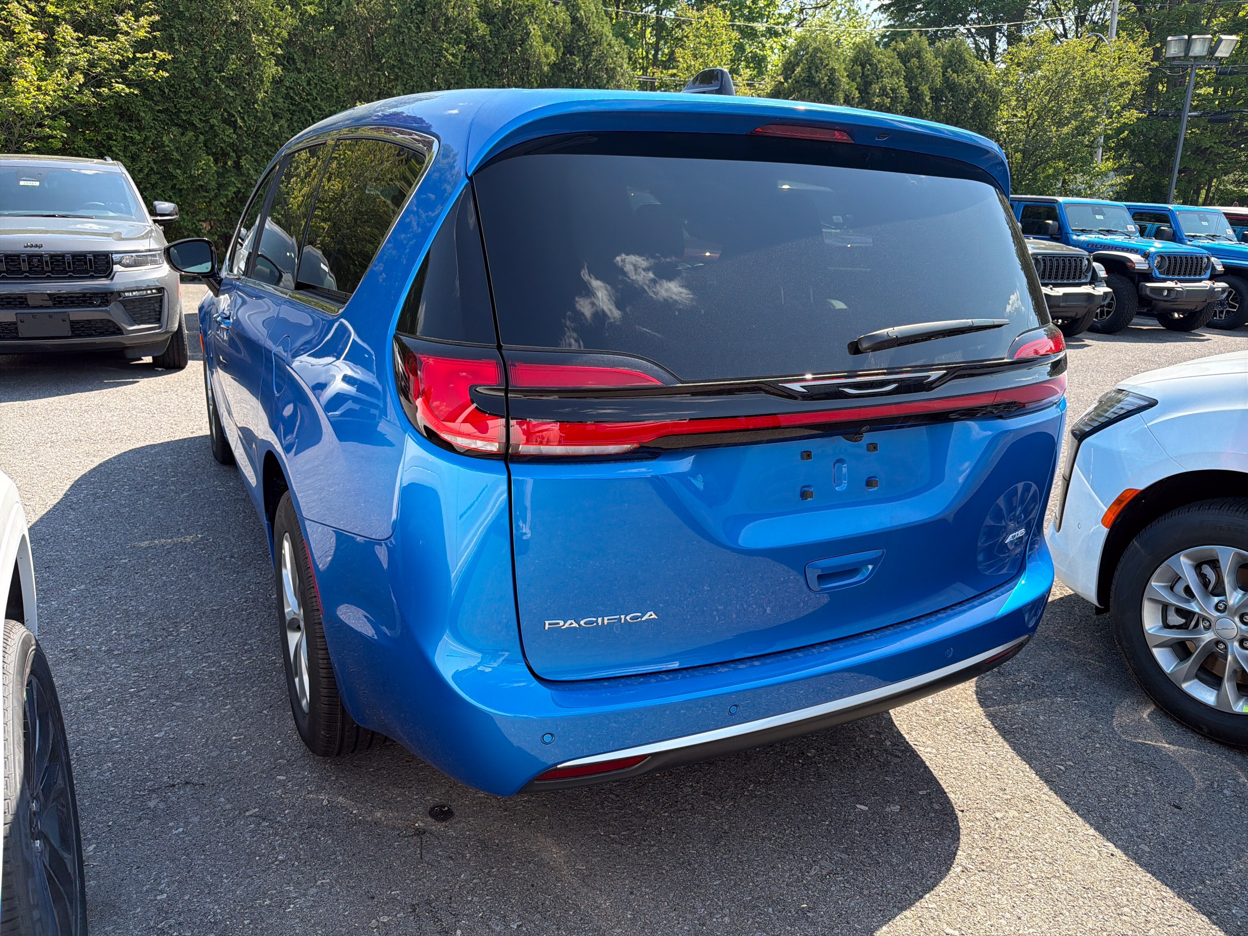 2027 Chrysler Pacifica Select AWD