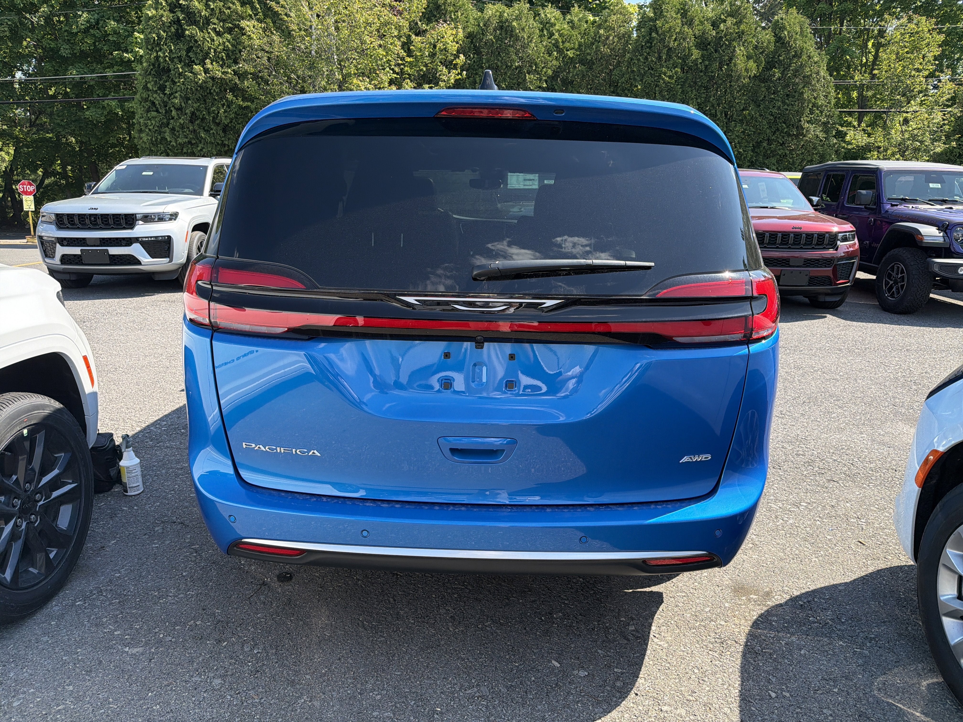 2027 Chrysler Pacifica Select AWD