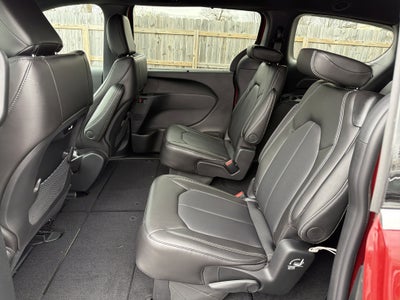 2026 Chrysler Pacifica Select AWD