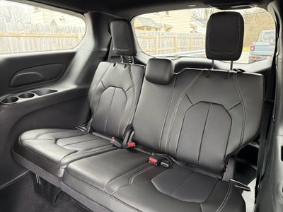 2026 Chrysler Pacifica Select AWD