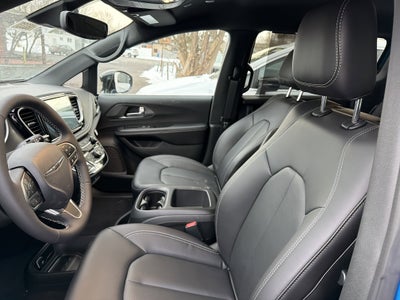 2026 Chrysler Pacifica Select AWD
