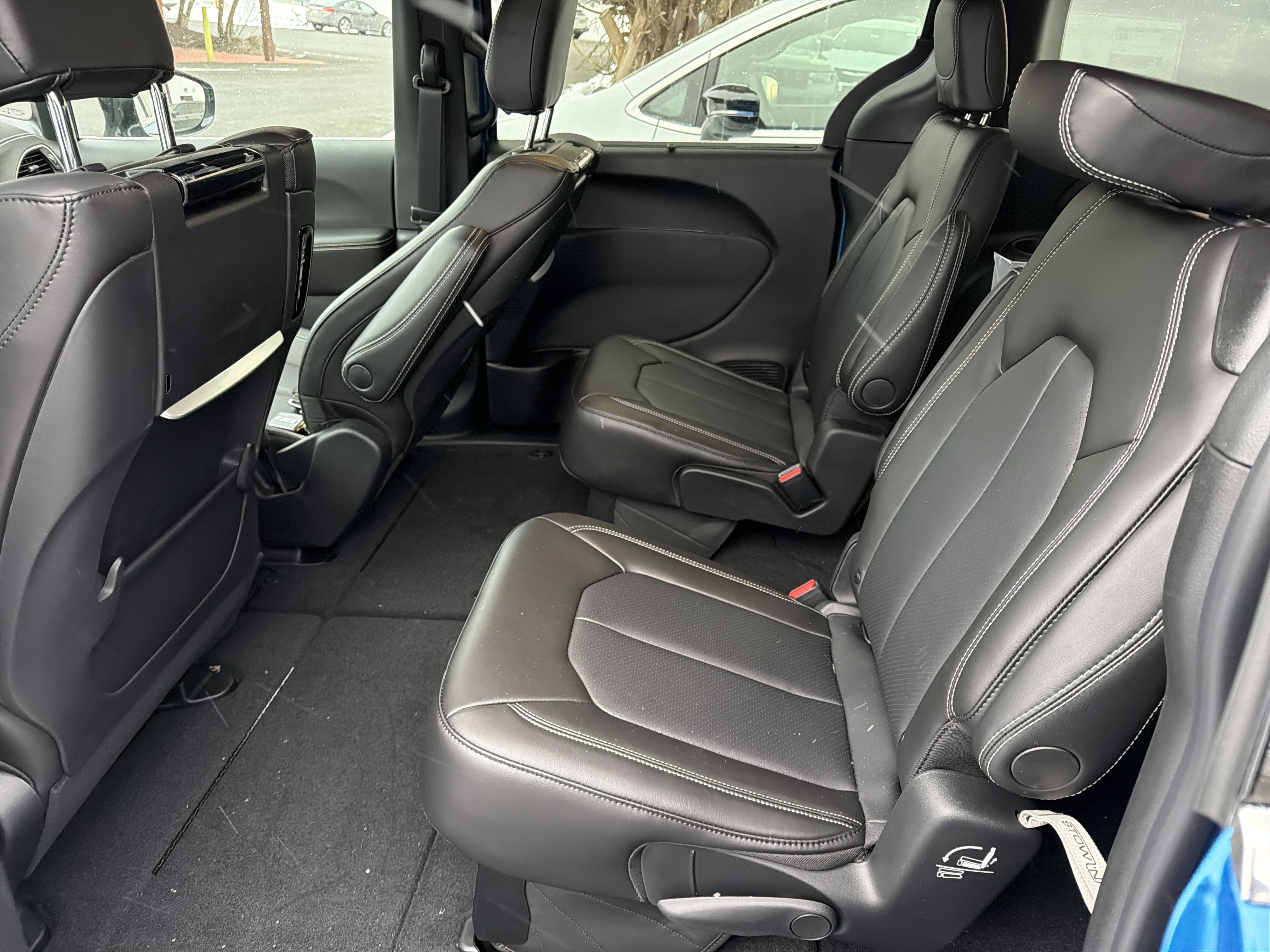 2026 Chrysler Pacifica Select AWD