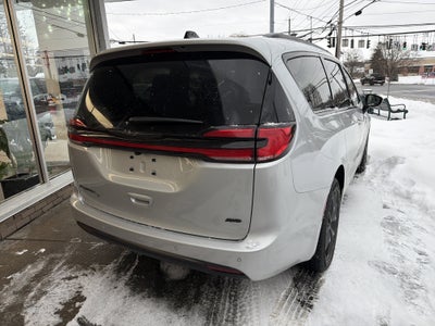 2026 Chrysler Pacifica Select AWD