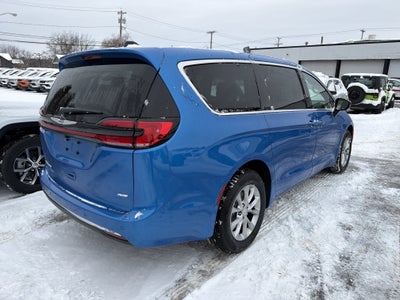 2026 Chrysler Pacifica Select AWD