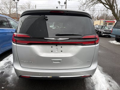 2026 Chrysler Pacifica Select AWD