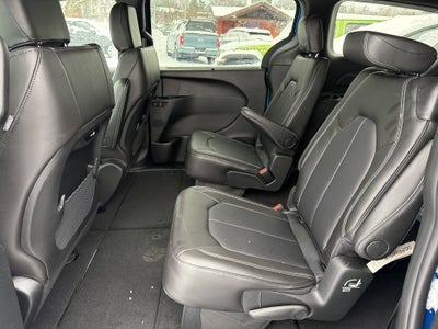 2026 Chrysler Pacifica Select AWD