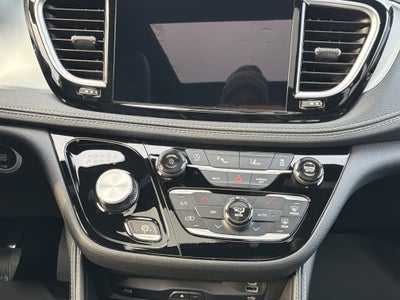 2026 Chrysler Pacifica Limited AWD